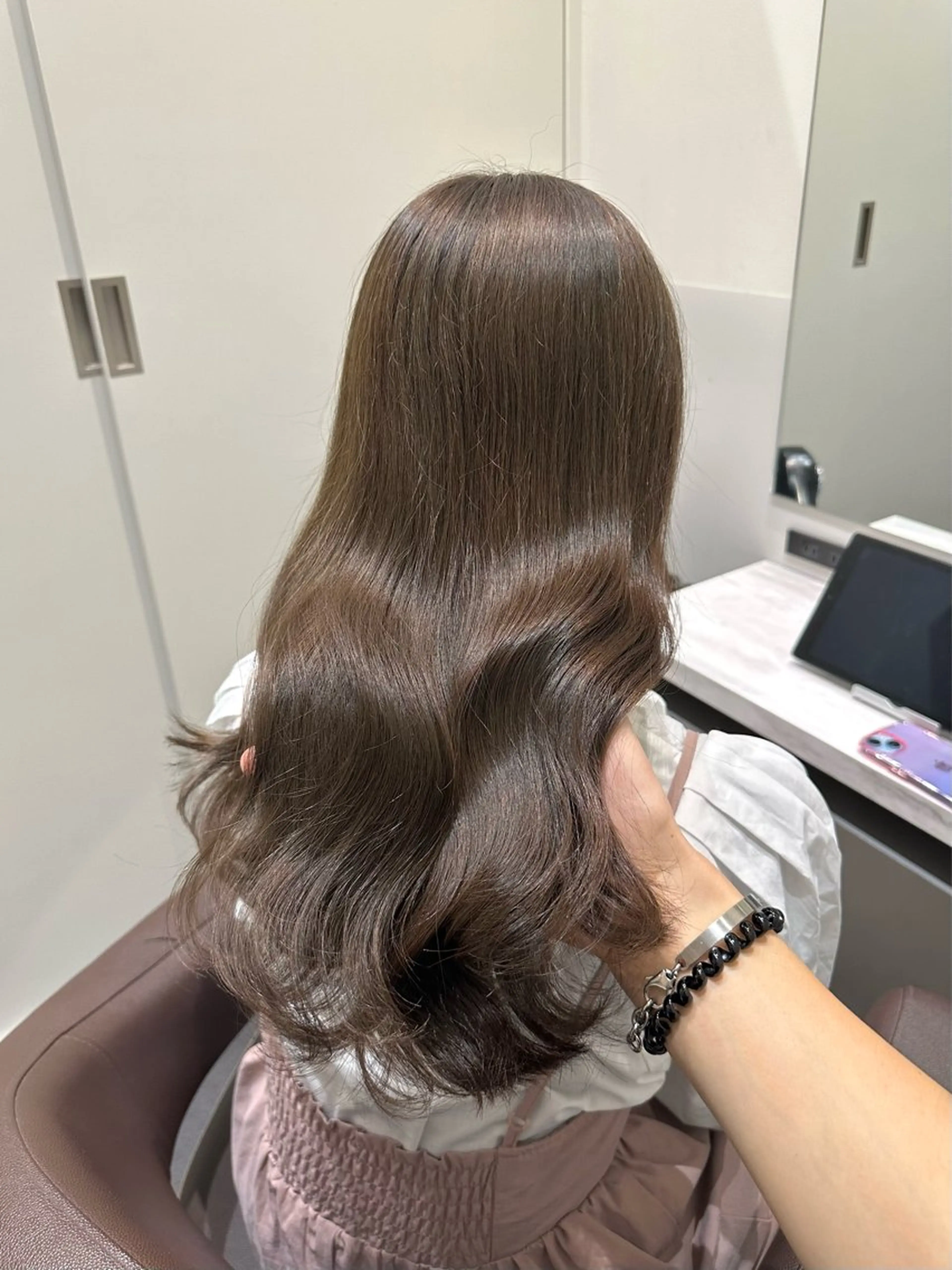 セミロング カラー ベージュカラー ブリーチ ブリーチなしカラー オリーブベージュ ヘアカラー トリートメント LUMO所属・矢野 晃平のヘアスタイル