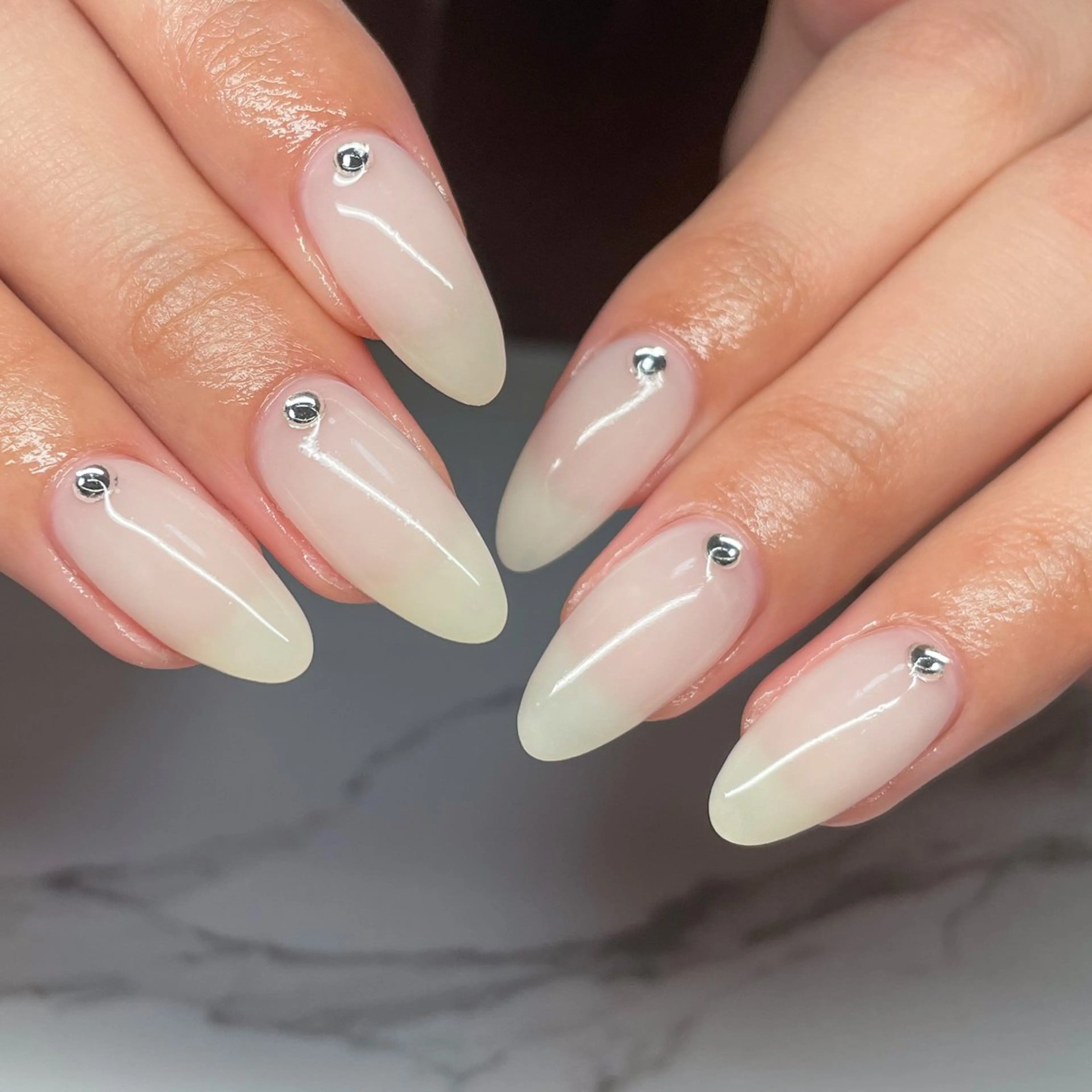 ネイル アートネイル ロングネイル マグネットネイル 持ち込み 春ネイル ハンドネイル Nail salon Amicalのネイルデザイン