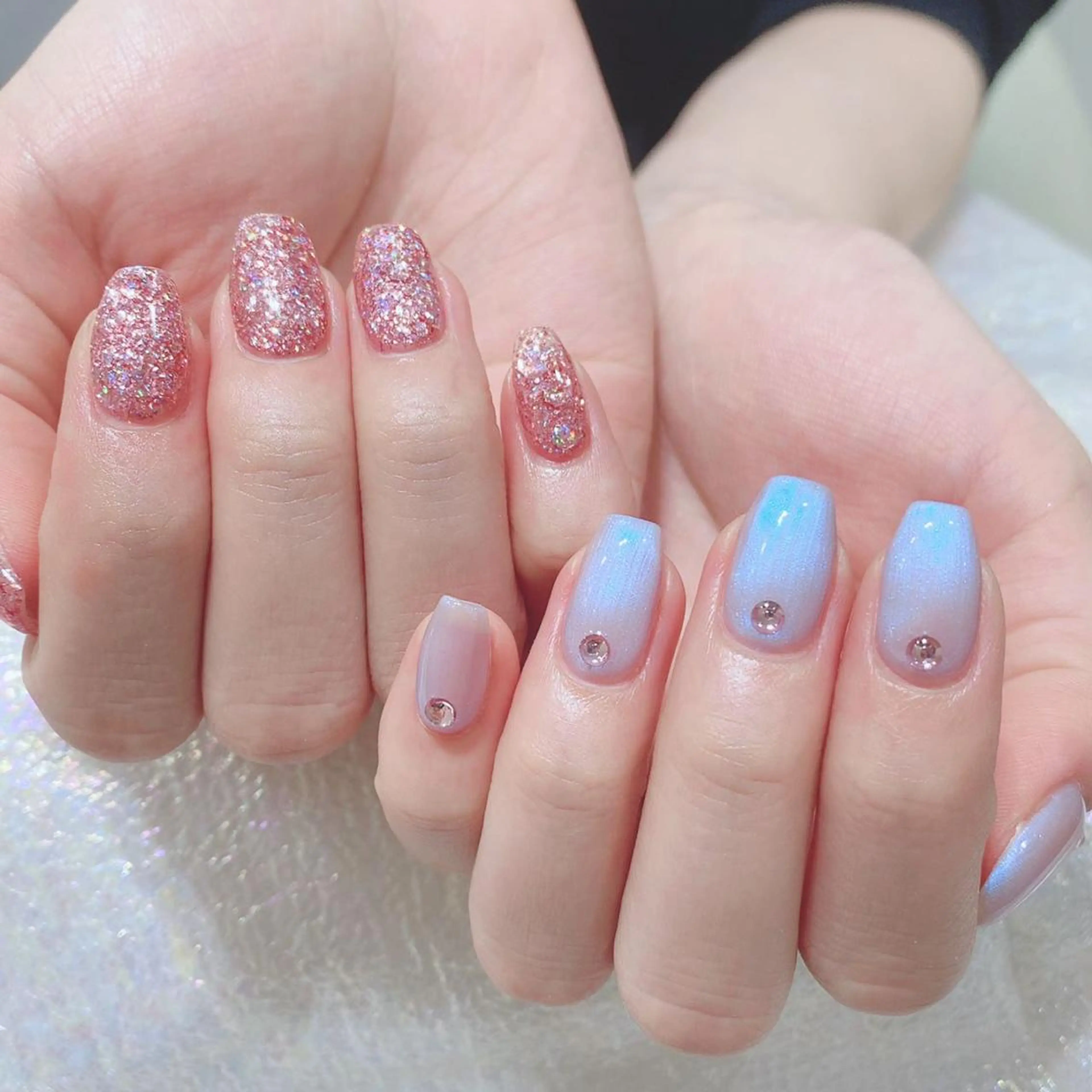 ネイル チークネイル ジェルネイル キラキラネイル マグネットネイル 持ち込み ハンドネイル Queens ciciのネイルデザイン