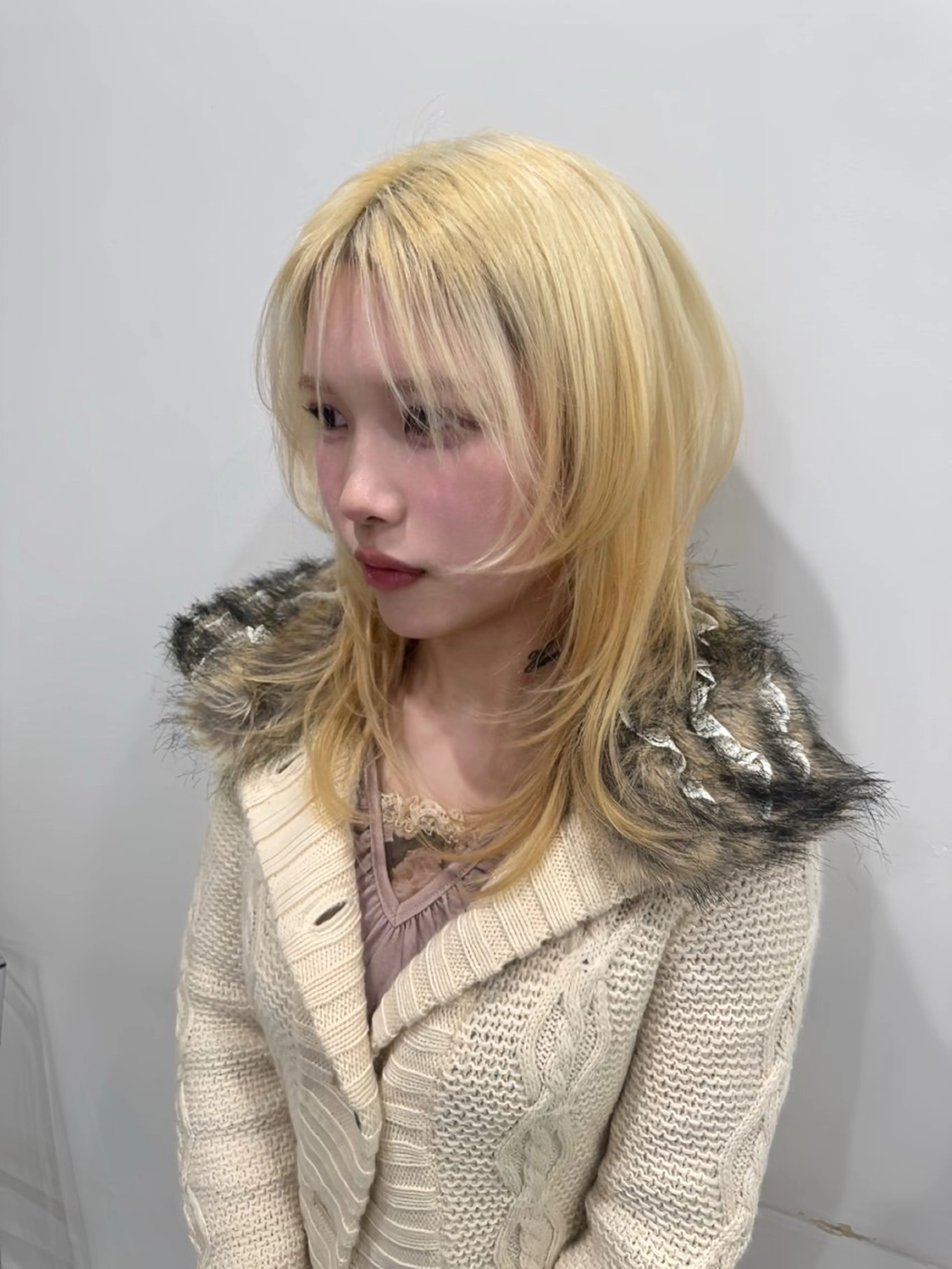 ロング カラー ヘアアレンジ カット ヘアカラー トリートメント ヘッドスパ ヘアセット 韓国レイヤーカット /韓国トレンドカラーのヘアスタイル