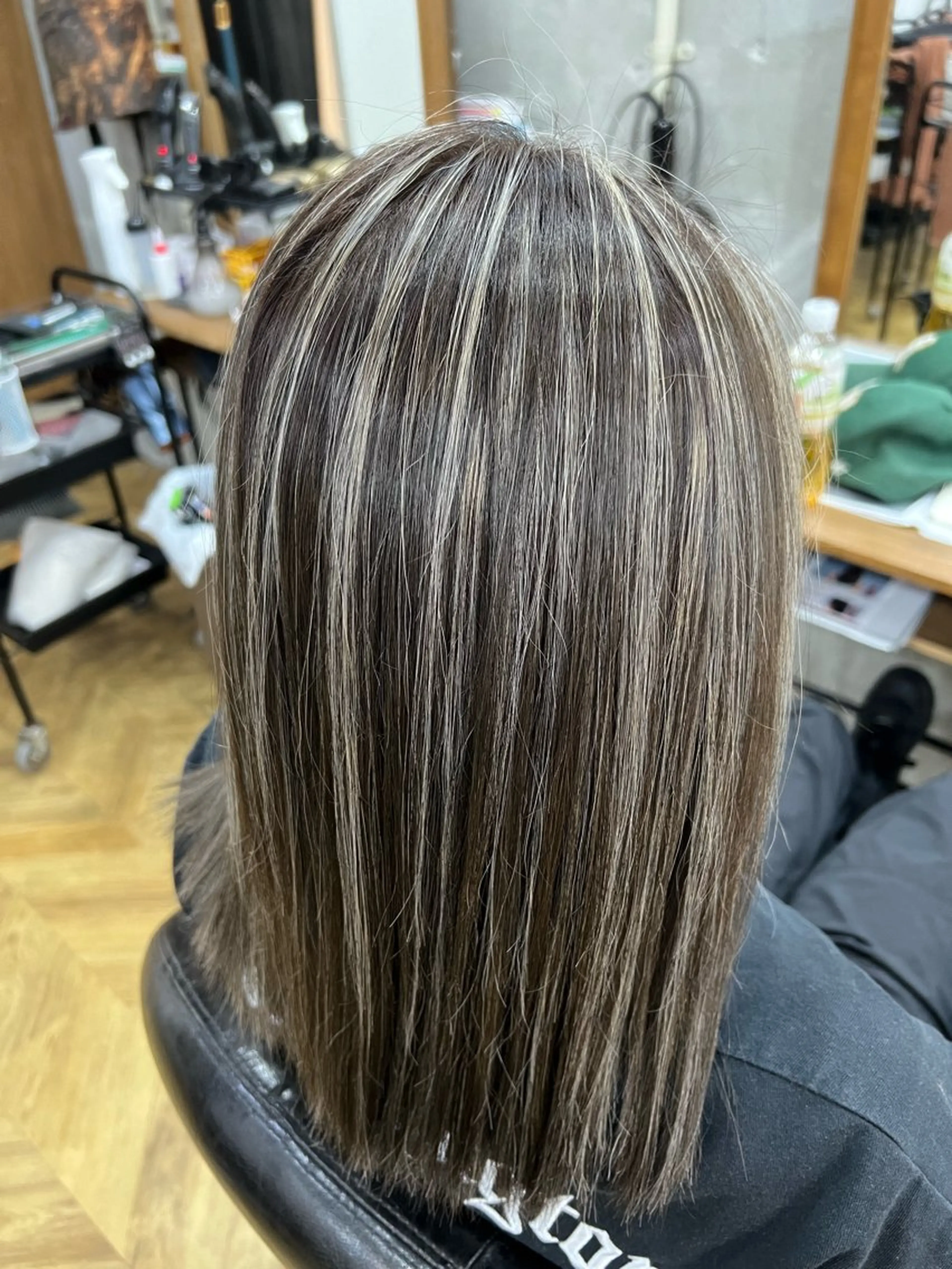 ミディアム 辻 凜香のヘアスタイル