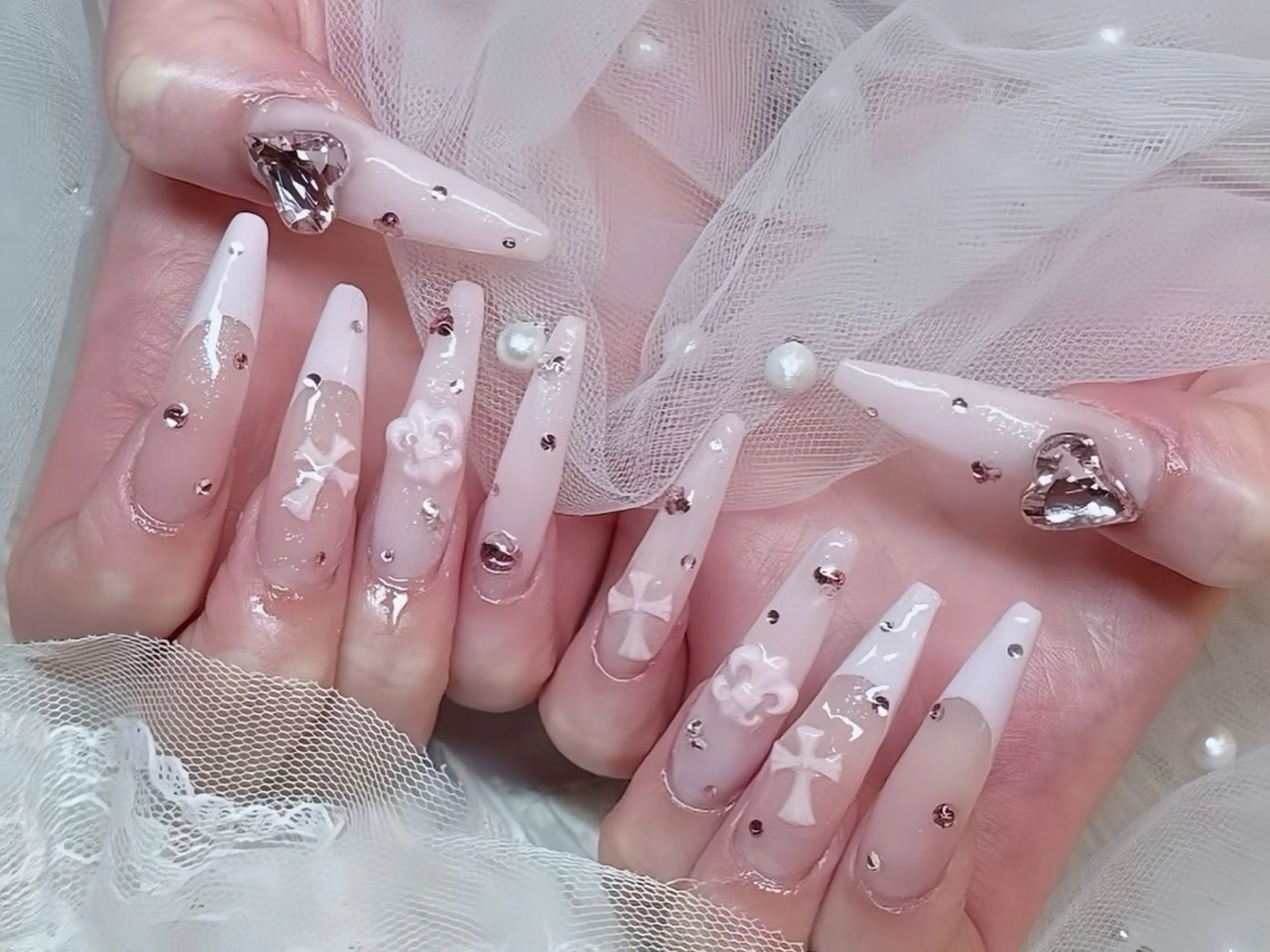 ネイル チークネイル フレンチネイル ガラスフレンチ グラデーション キラキラネイル ハンドネイル Rin Nail 新大久保店のネイルデザイン