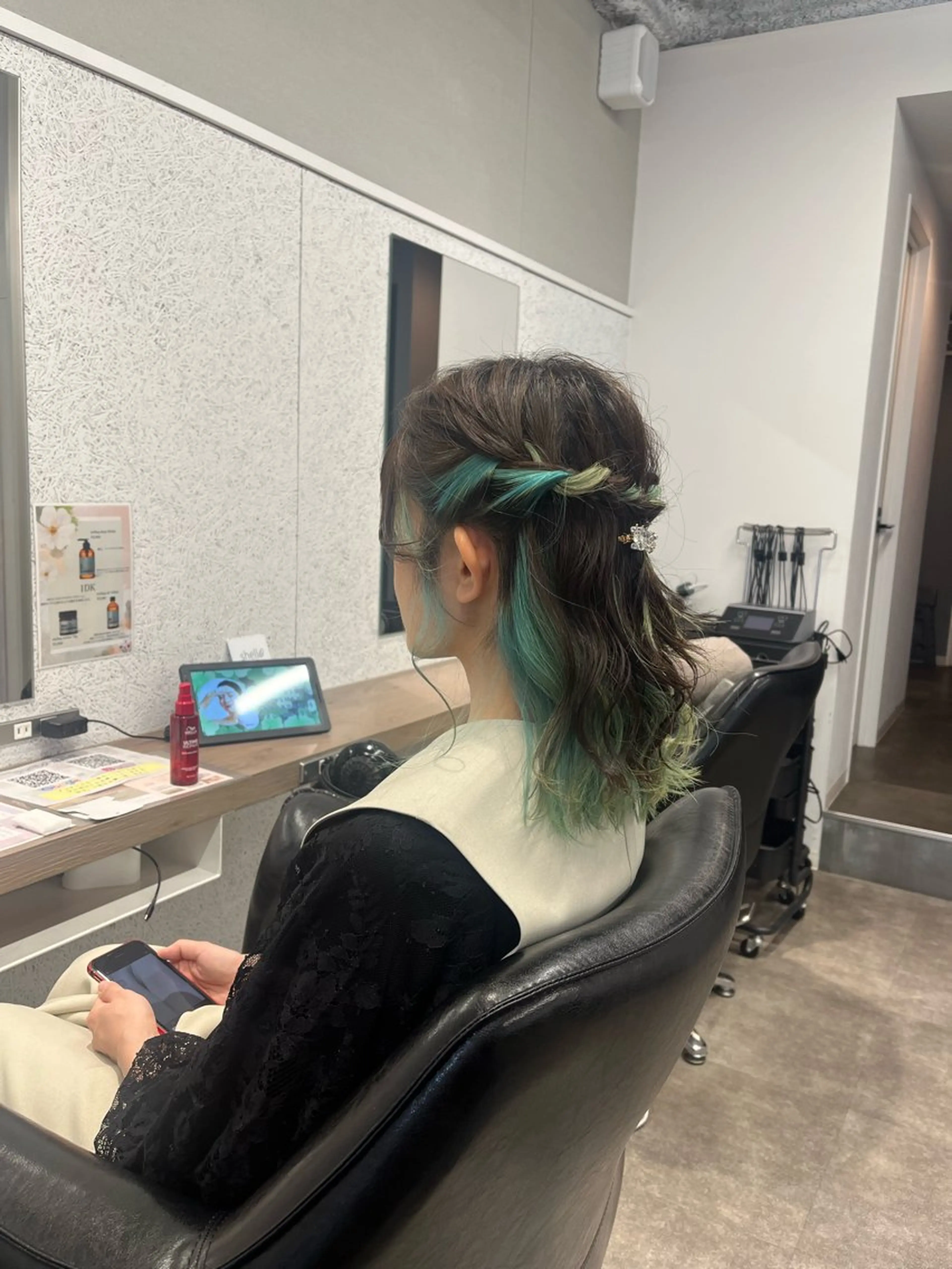 ミディアム カラー ヘアアレンジ ハーフアップ 🍓艶髪/艶カラー ハイトーン/しんたにのヘアスタイル