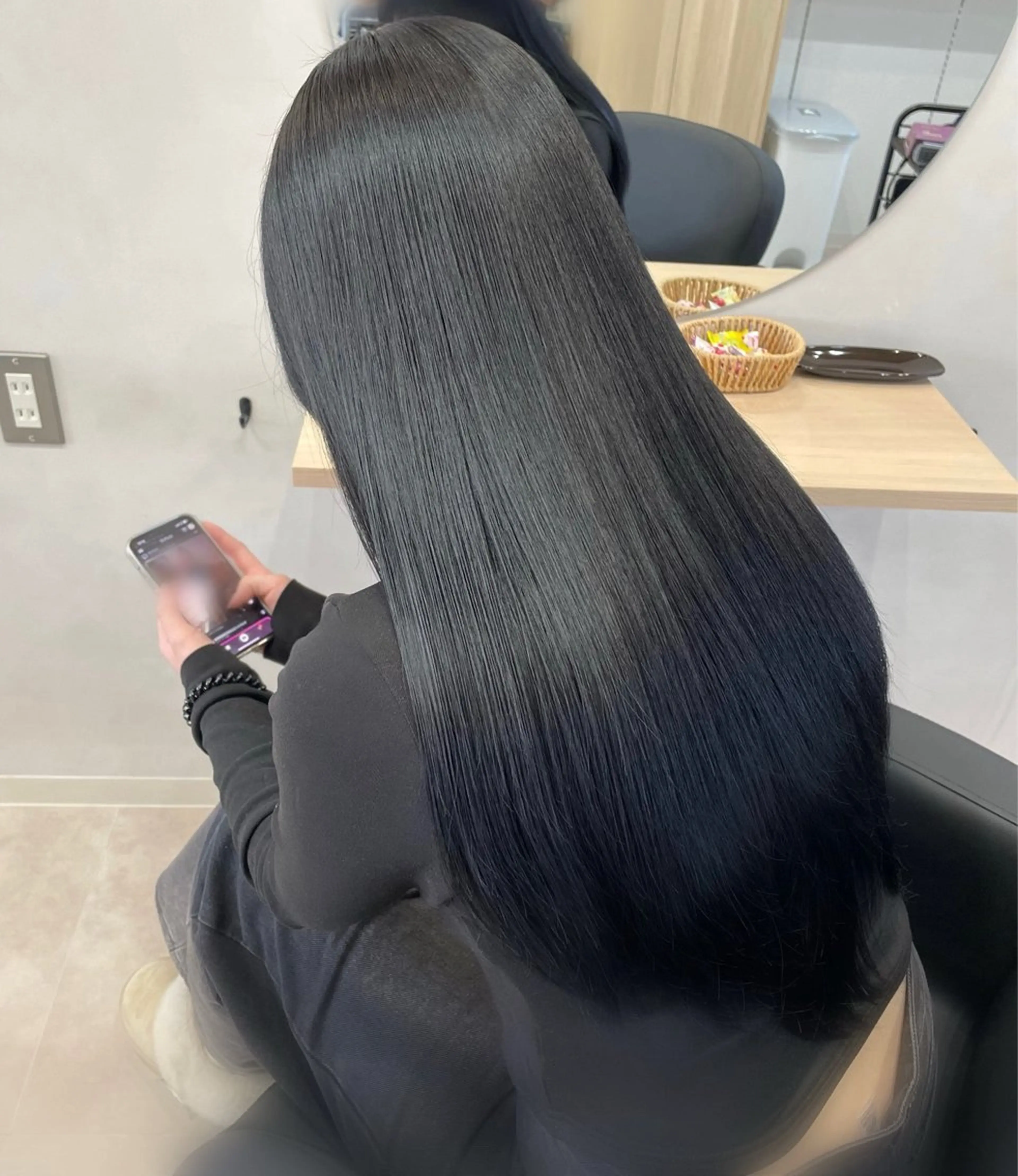 カラー 黒髪 グレーブラック cyaco g所属・大原 望愛のヘアスタイル