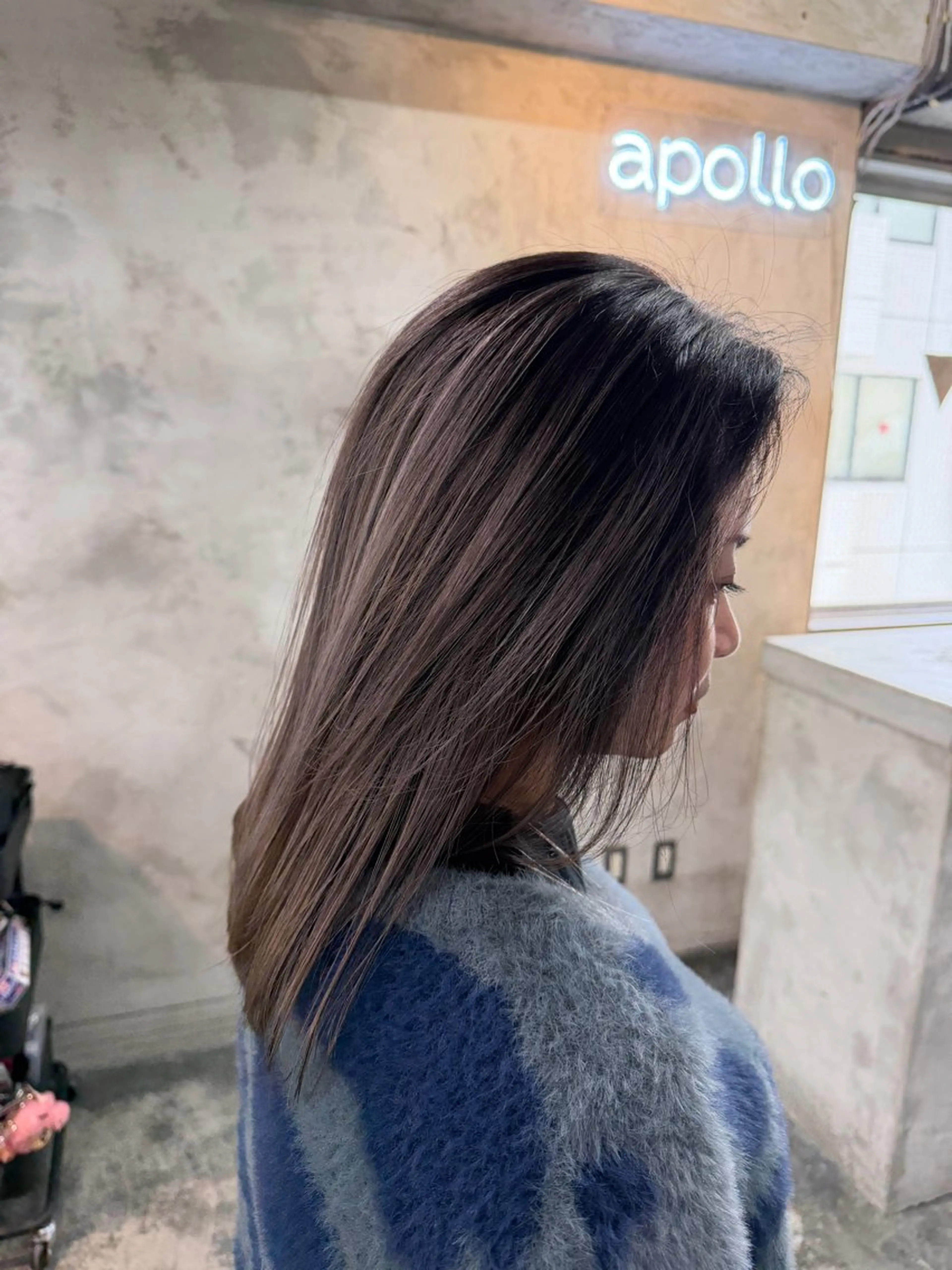 セミロング ヘアカラー 横浜🦋ハイトーン 🫐シャドウルーツのヘアスタイル