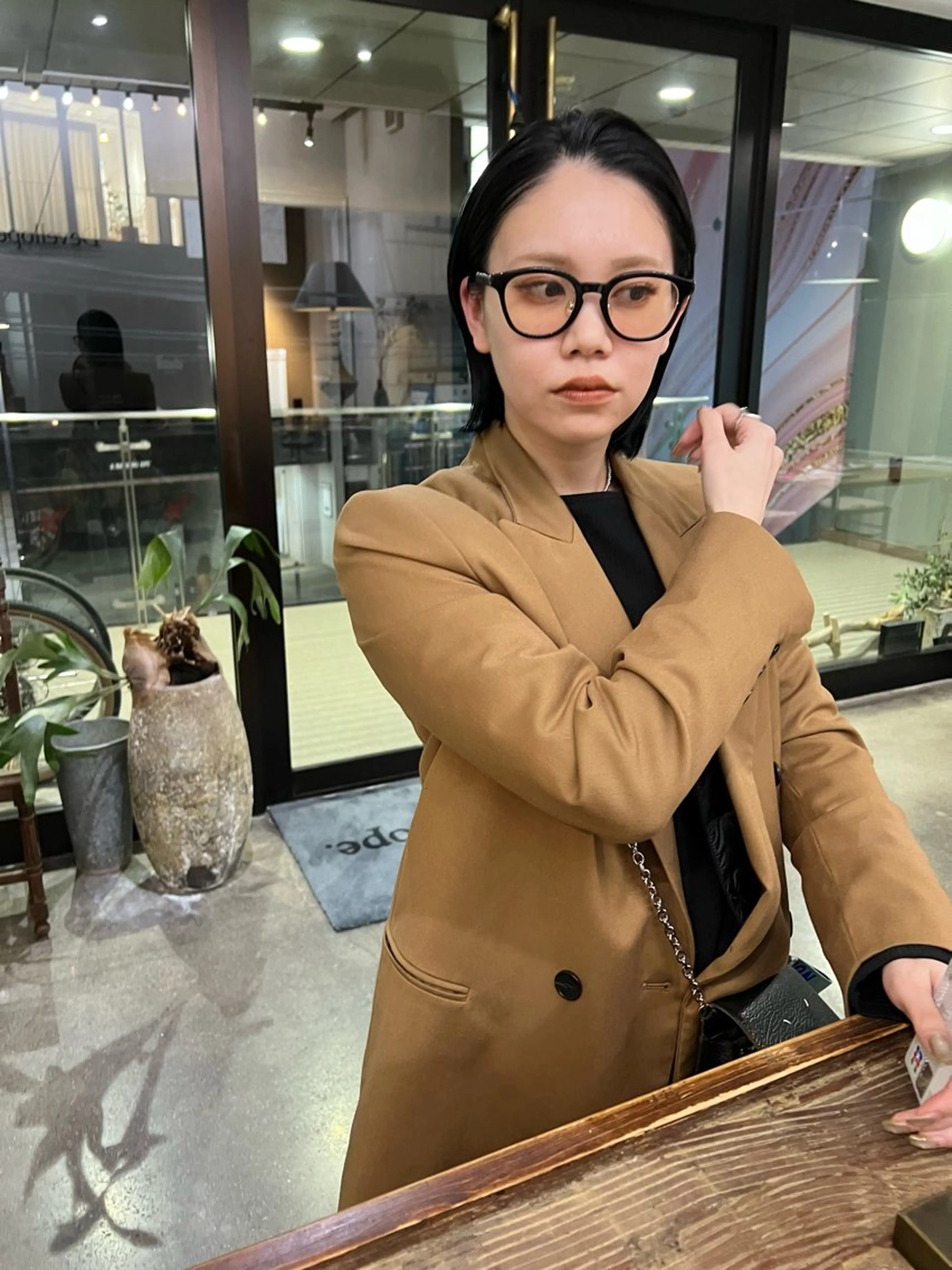 ショート カラー 黒髪 ブルーカラー ブルーブラック ダークグレー ダークグレージュ カット ヘアカラー 千葉 郁也のヘアスタイル