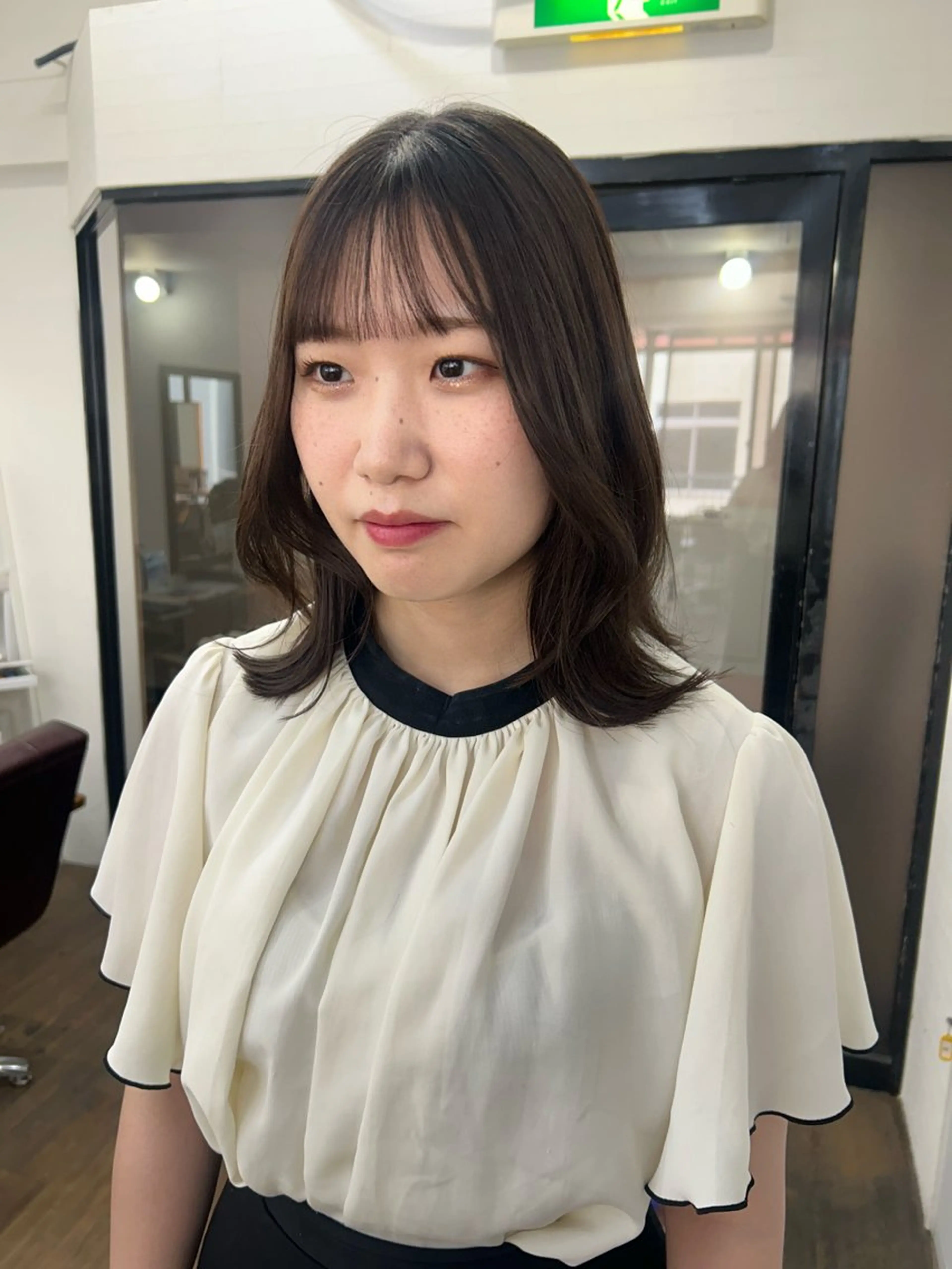 ミディアム Yui. ハイトーン/パーマ/のヘアスタイル