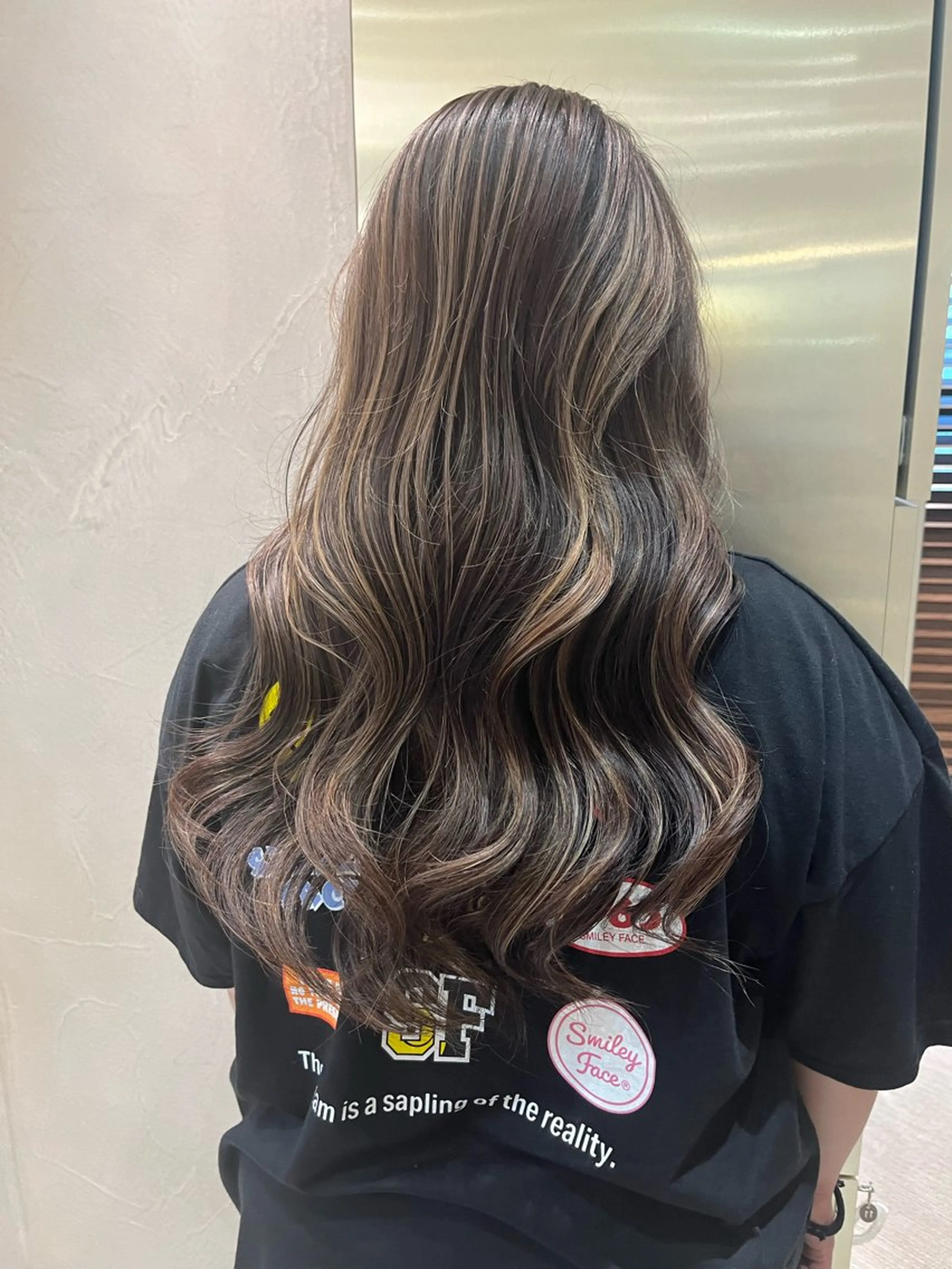 セミロング カラー ハイライトカラー 外国人風カラー ハイライト カット ヘアカラー トリートメント HAVANA所属・レイヤー似合わせ 透明感カラーりきやのヘアスタイル