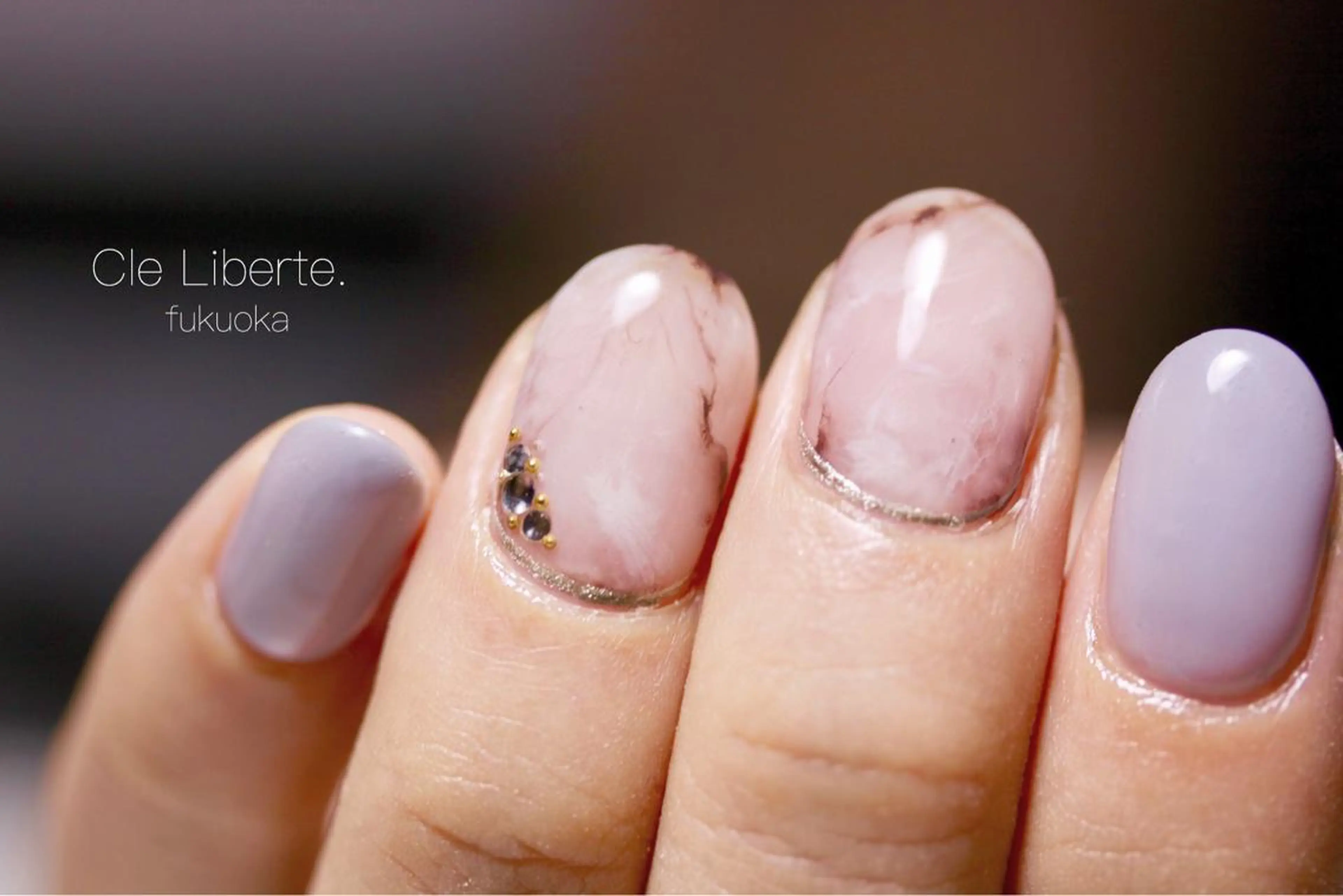 ネイル アートネイル オフィスネイル シンプルネイル ストーンネイル Elio所属・Elio 国泰寺のネイルデザイン