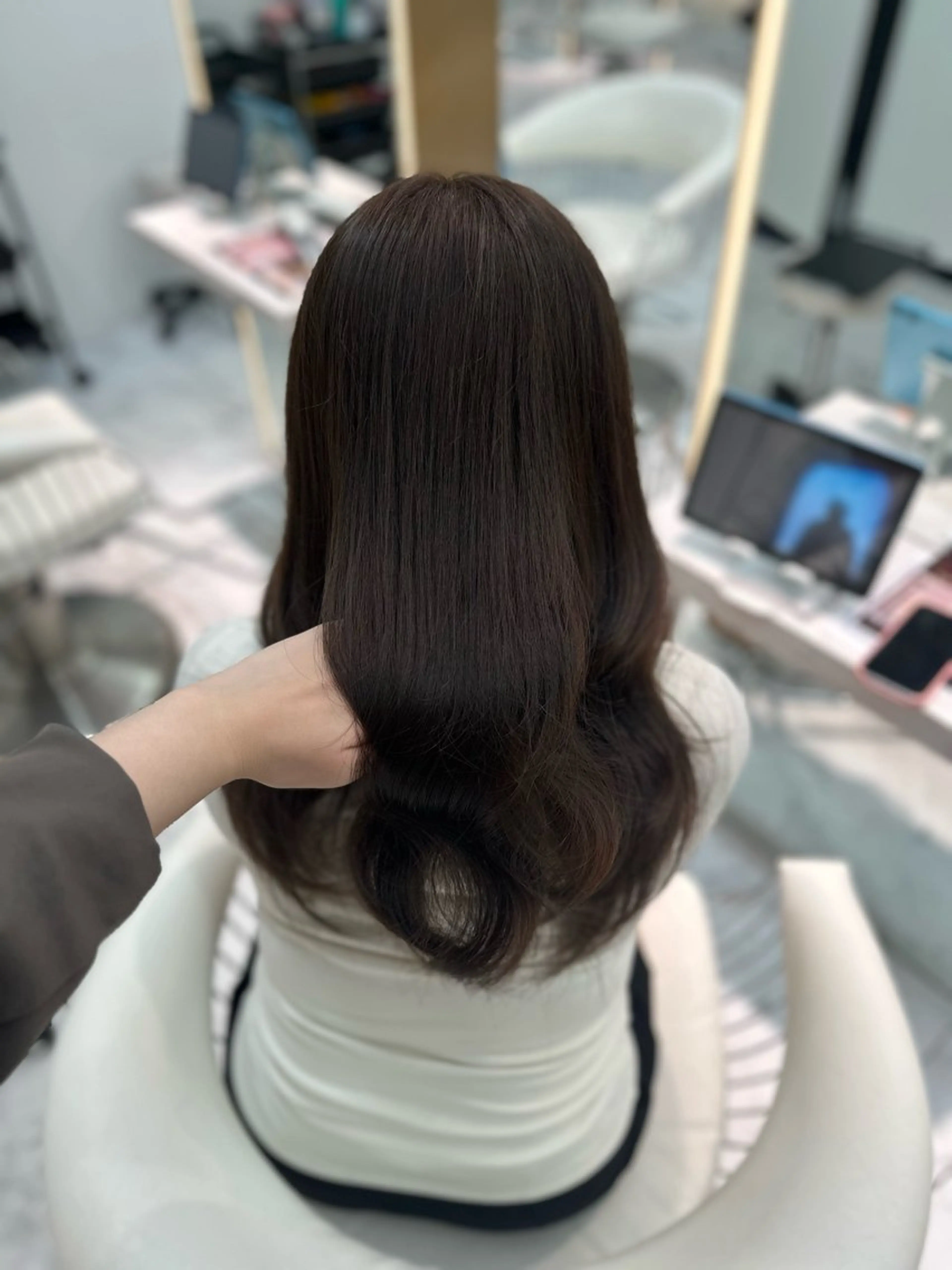 セミロング ヘアカラー トリートメント Lond  Emi 艶髪モテヘアのヘアスタイル