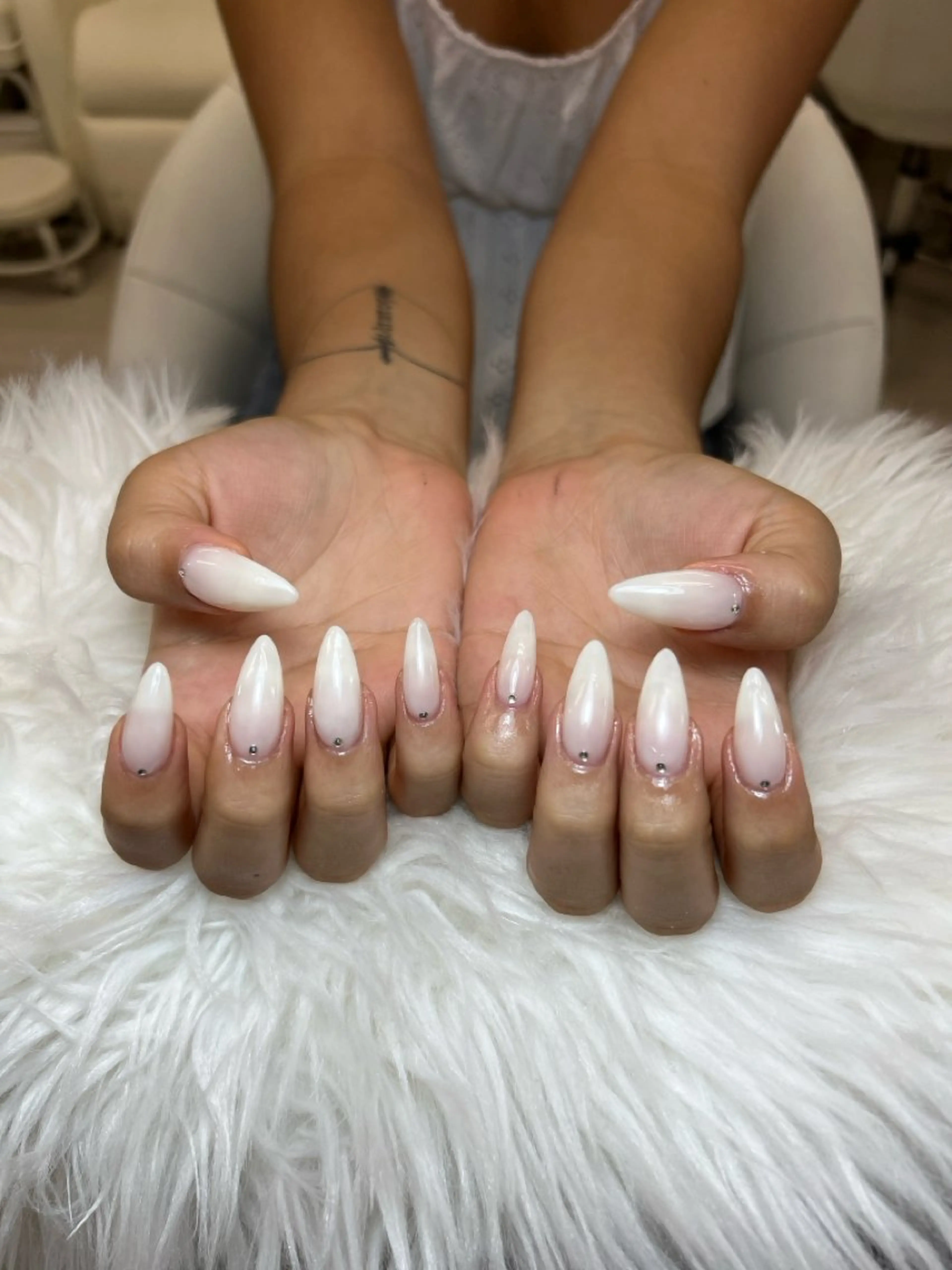 ネイル アートネイル オーロラネイル チークネイル 長さ出し フットネイル Noiranail_ studio川越西口のネイルデザイン