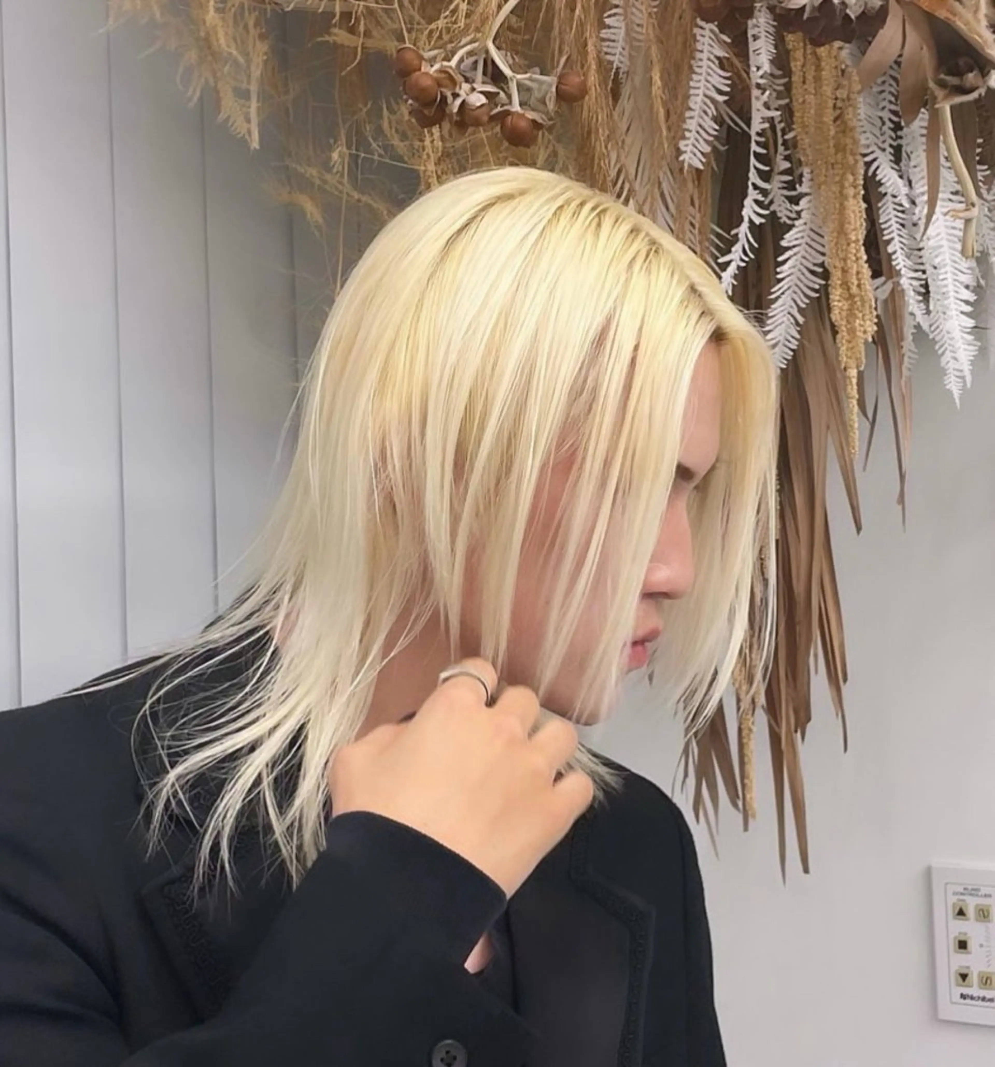 セミロング カラー メンズ 似合わせハイトーン ヒロトのヘアスタイル