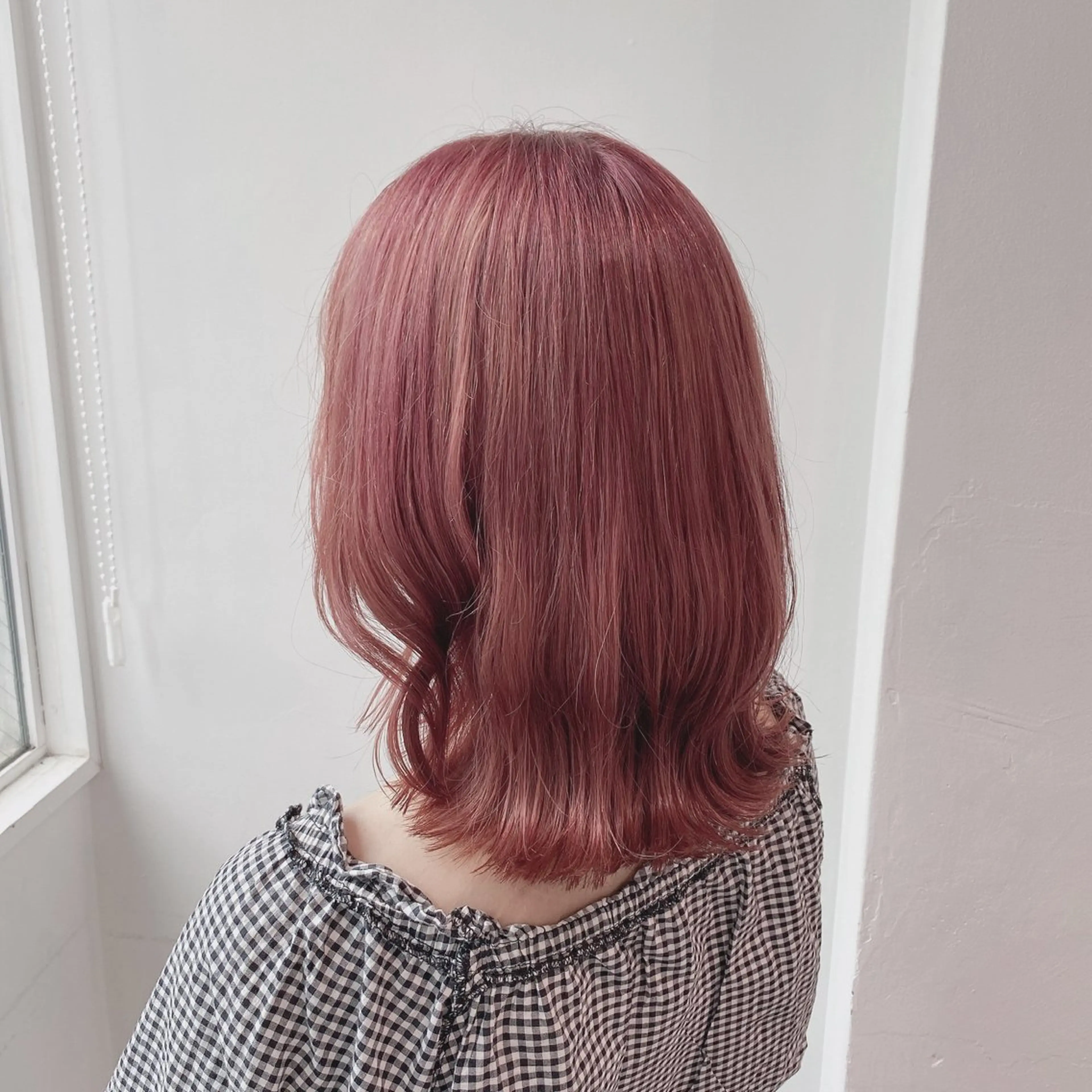 セミロング カラー ヘアカラー トリートメント ヘッドスパ ヘアセット 韓国レイヤー🕊️ 柔らかベージュ🧸のヘアスタイル