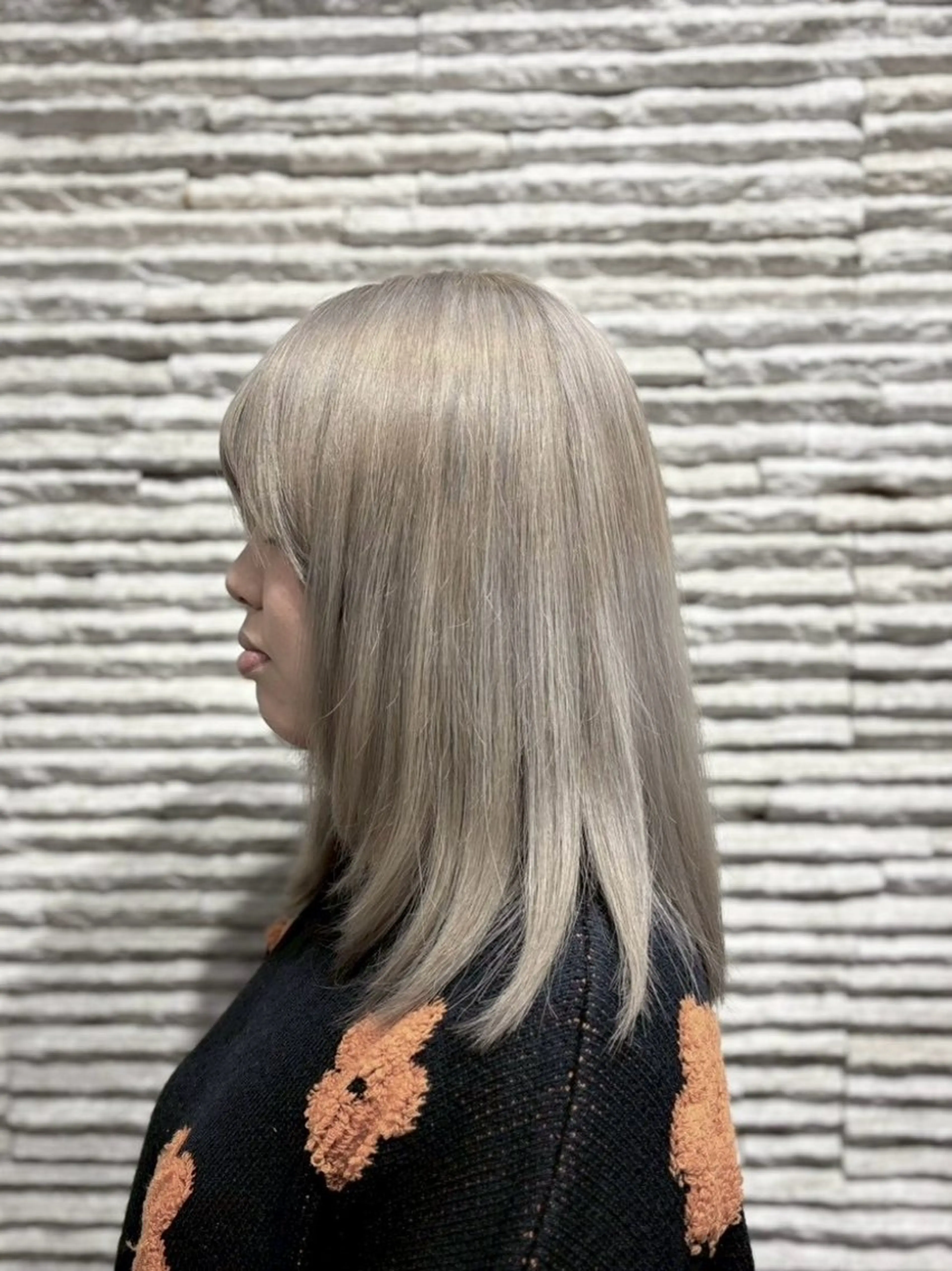 ミディアム カラー ブリーチ シルバー ホワイトシルバー ヘアカラー メンズ特化☝️添田 好恵のヘアスタイル