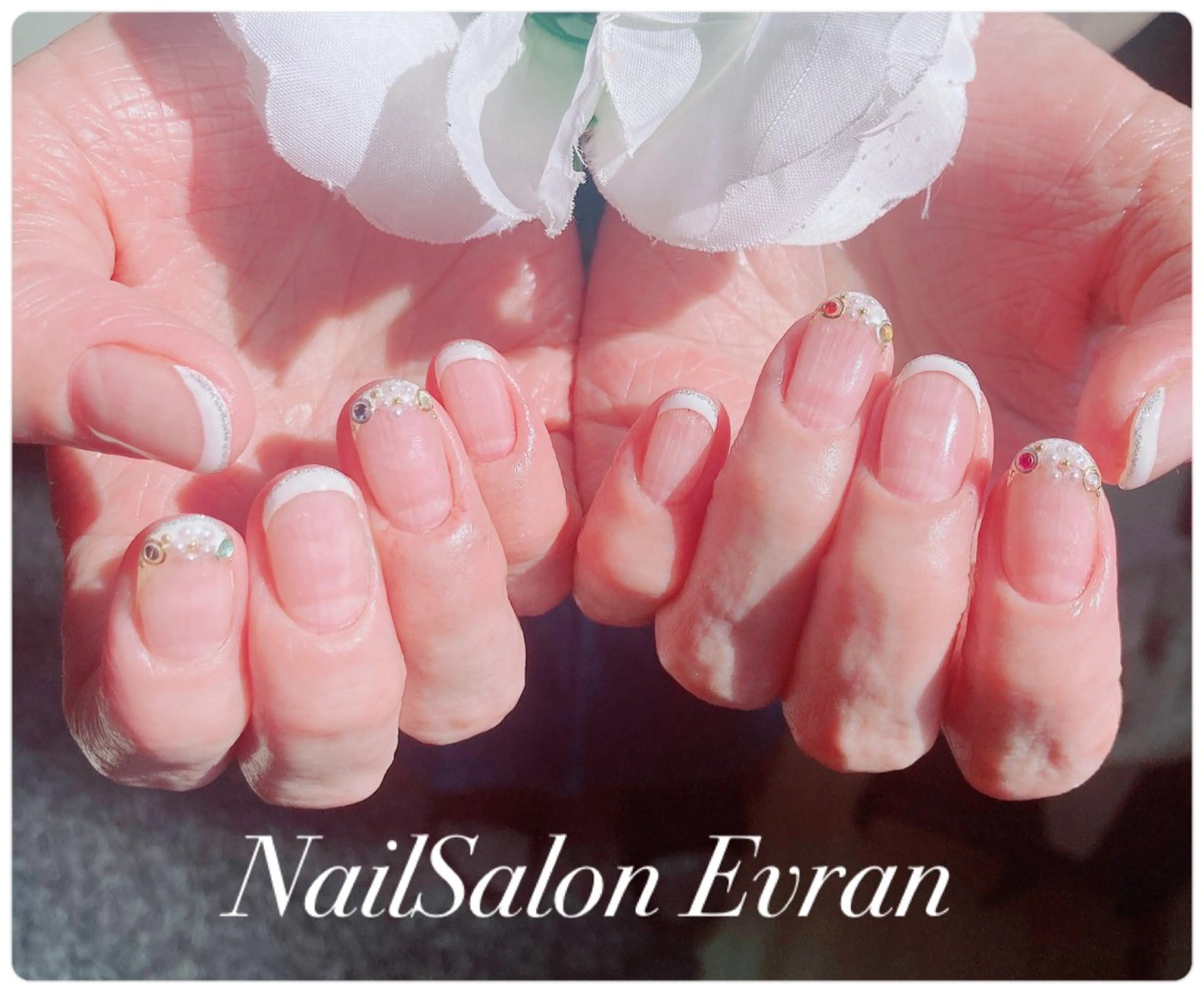 ネイル アートネイル フレンチネイル マグネットネイル 持ち込み ニュアンスネイル ハンドネイル Nail salon Evranのネイルデザイン
