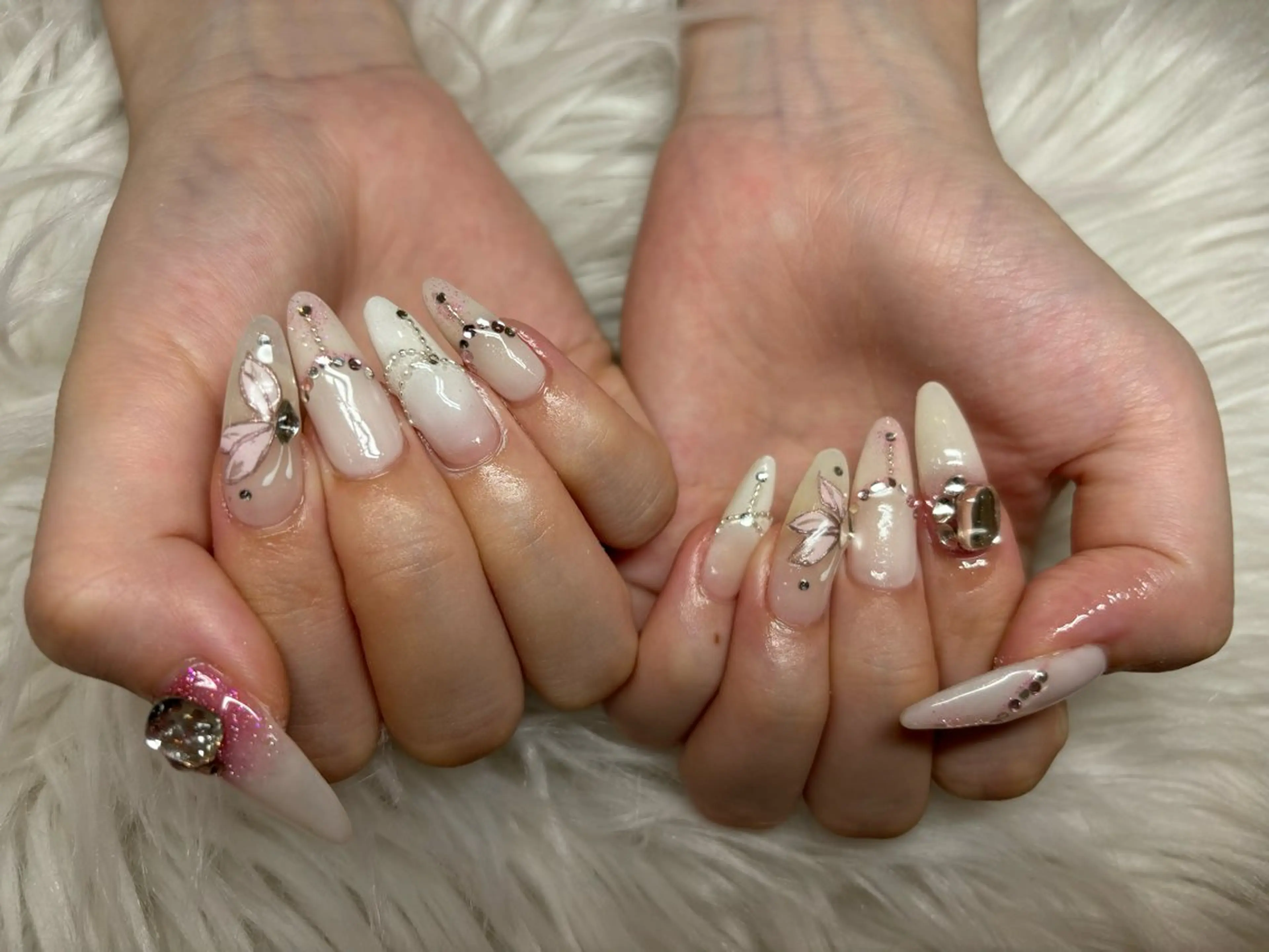 ネイル ハンドネイル SOARE🤍 🤍のネイルデザイン