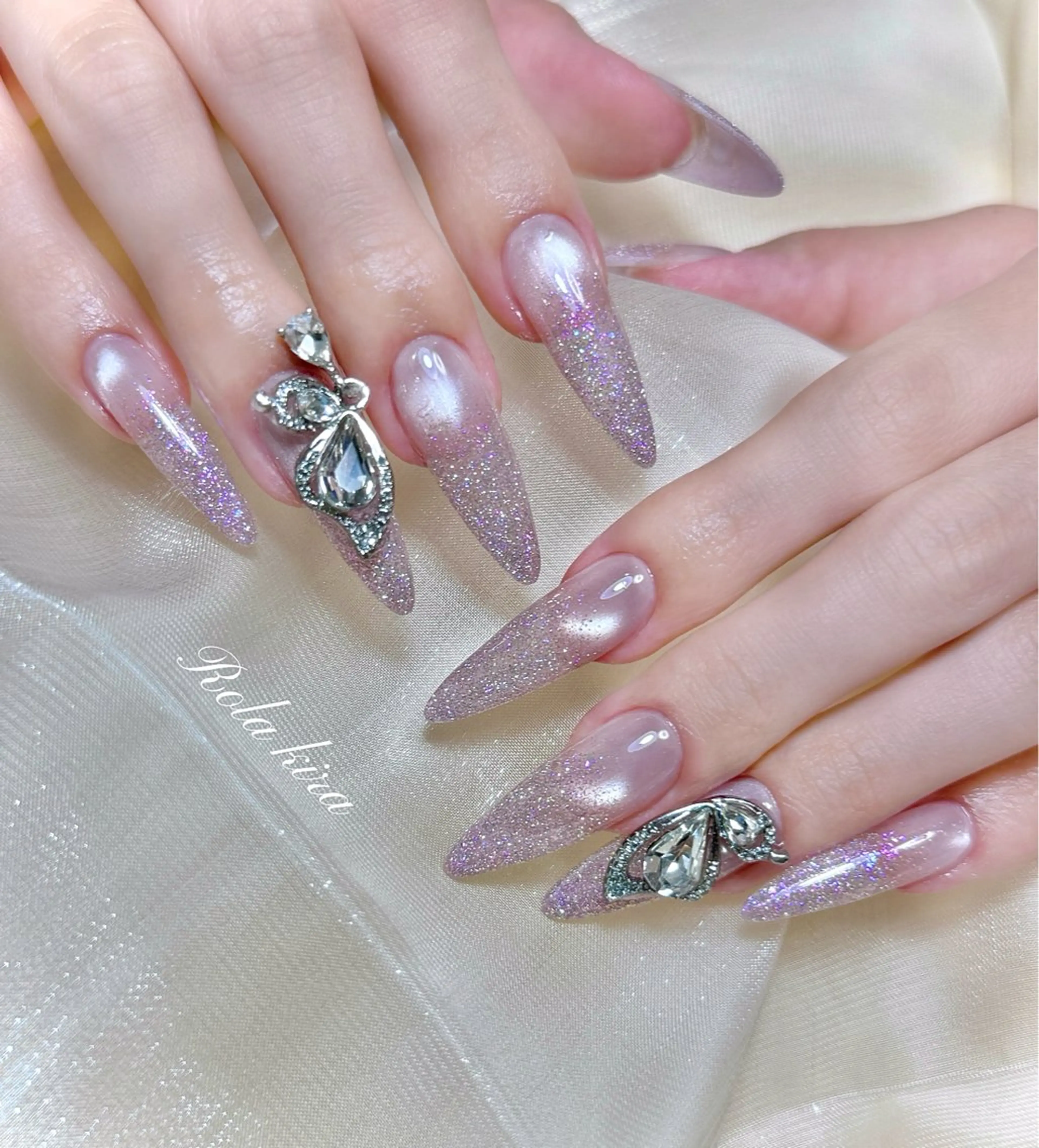 ネイル オーロラネイル フラッシュネイル フラワーネイル フレンチネイル ガラスフレンチ ハンドネイル Rola kira nail salon所属・Rola kira 麗のネイルデザイン