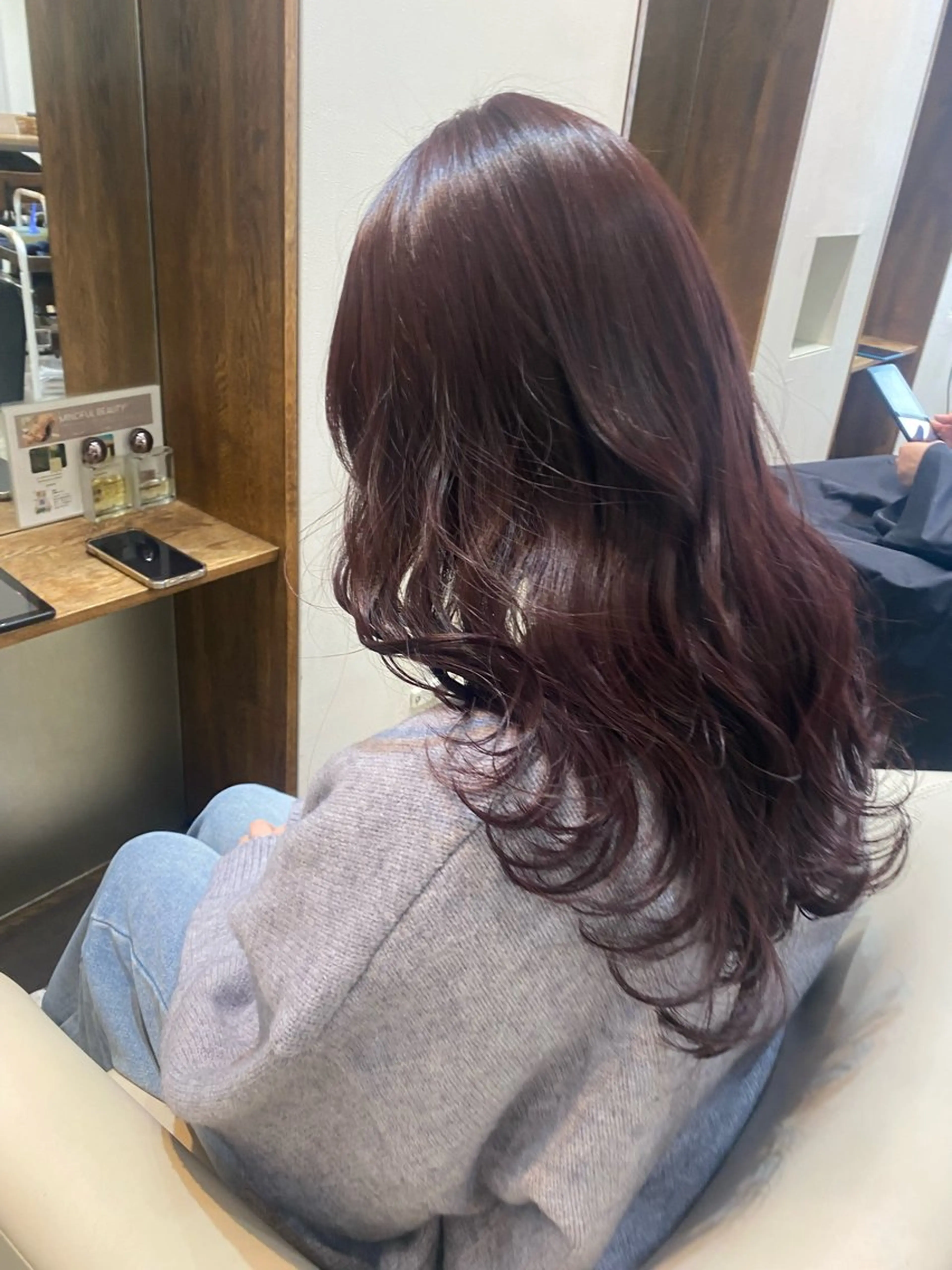 ロング カラー ブラウンカラー レッドカラー レッドブラウン レイヤーカット 鈴木 奈波のヘアスタイル