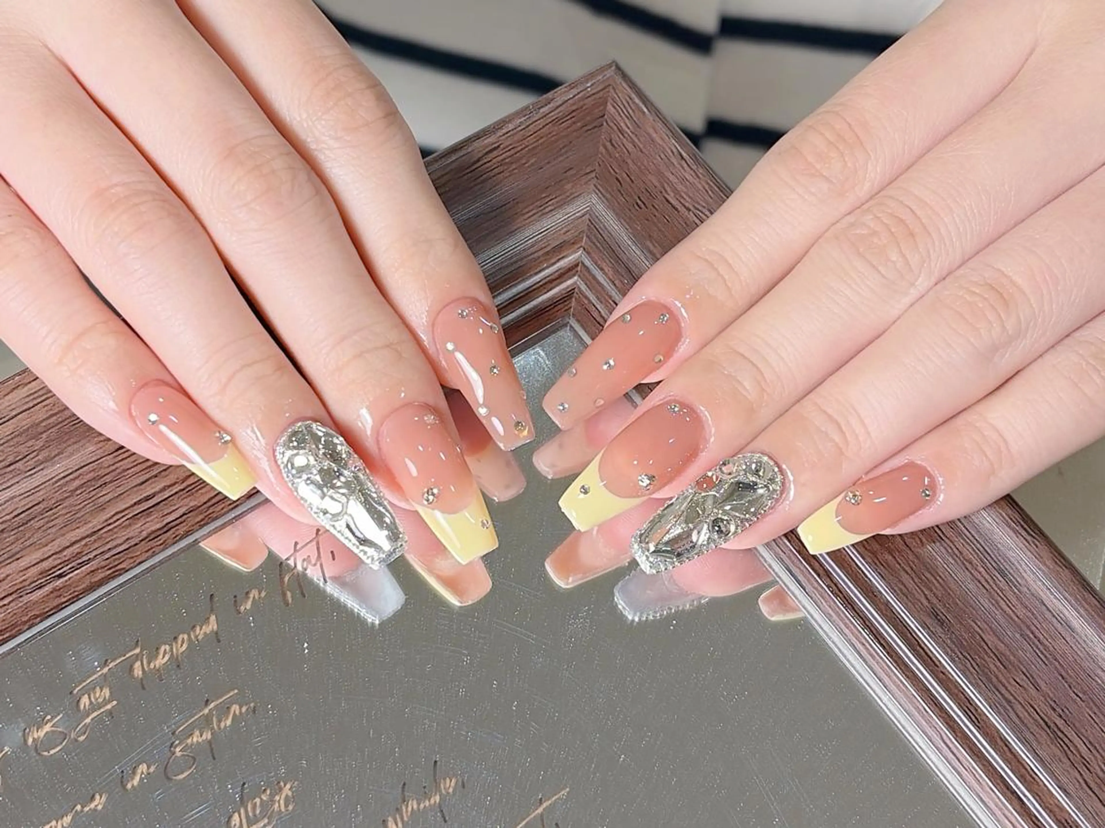 ネイル カジュアル チークネイル フレンチネイル ジェルネイル ガーリー ハンドネイル ハンドケア HD Studioのネイルデザイン