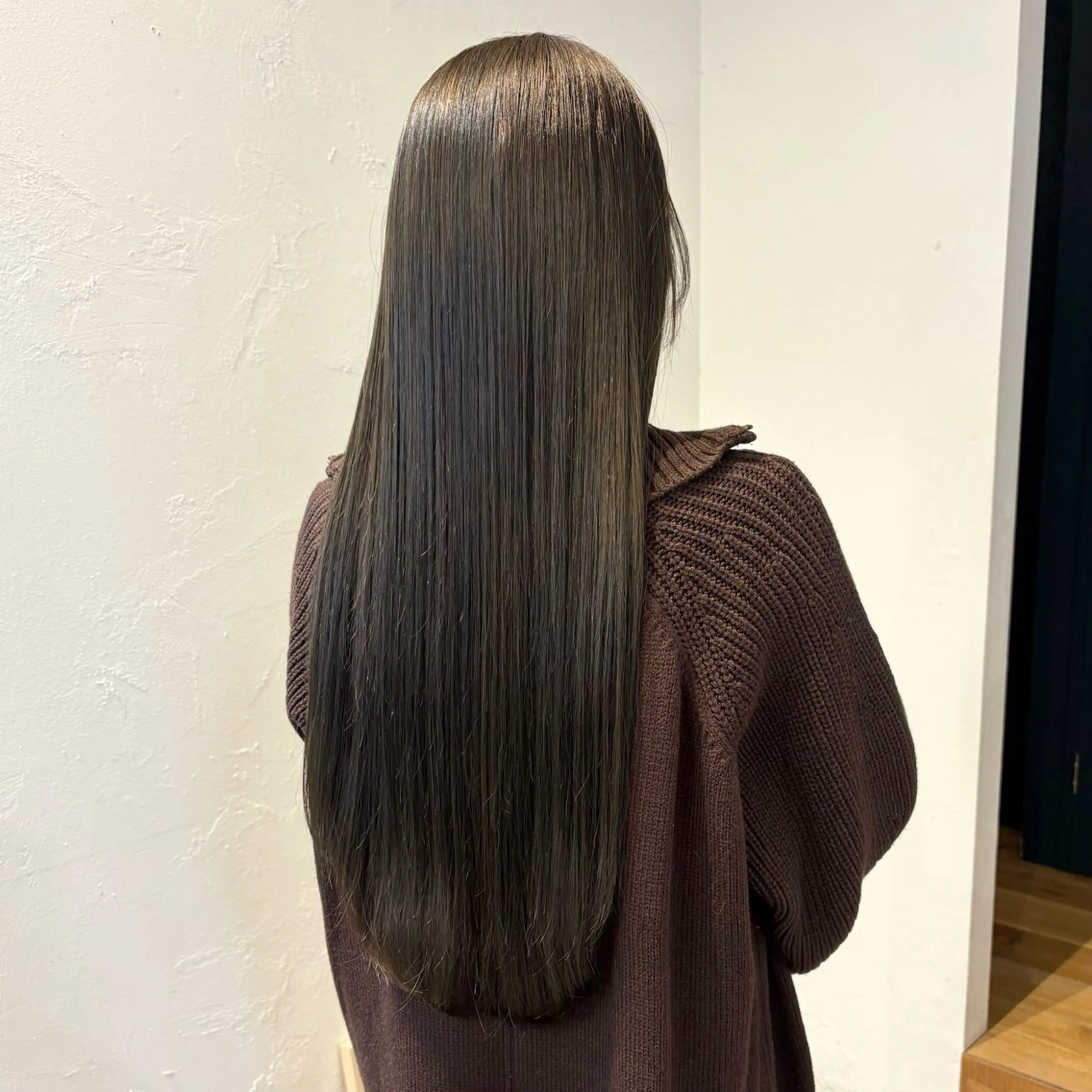 ロング カラー カット ヘアカラー トリートメント mina / 透明感ベージュカラーのヘアスタイル