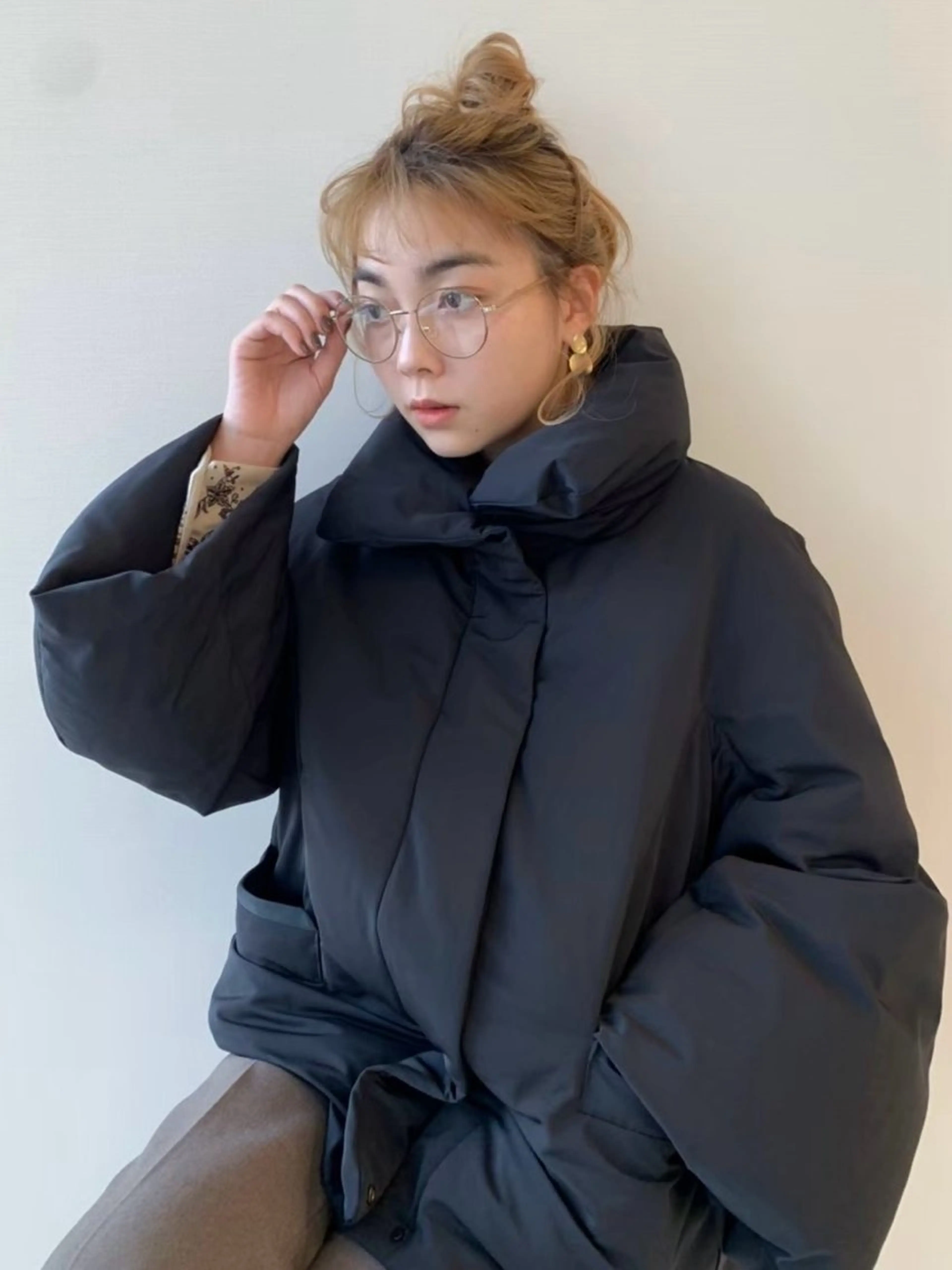 セミロング カラー お団子ヘア ベージュカラー ブリーチ ハイトーンカラー ミルクティーベージュ ヘアカラー 落合希 Olivebeigeのヘアスタイル