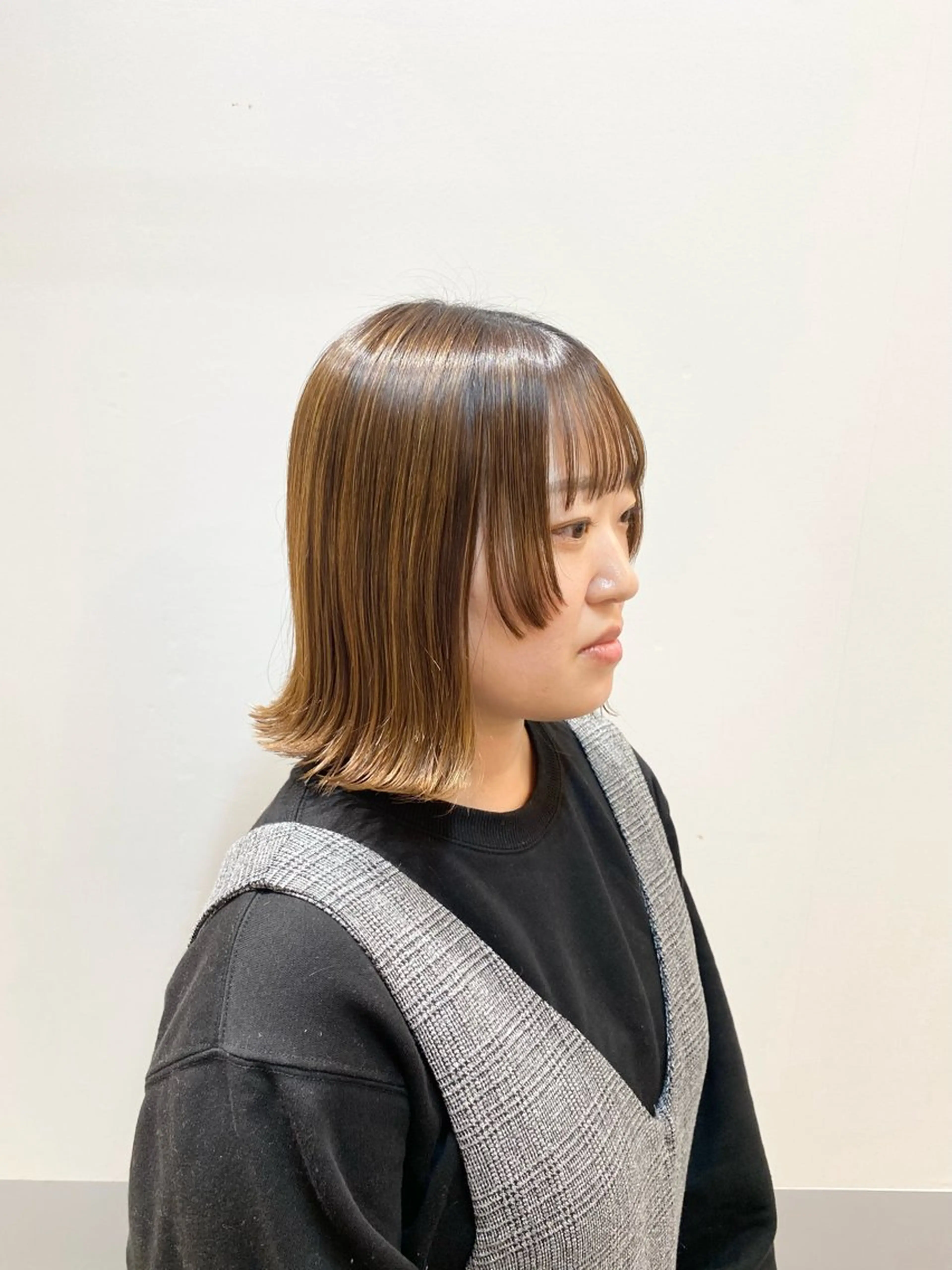 ミディアム ボブ 顔まわりレイヤー 顔周りカット レイヤーカット 外ハネヘア GO TODAY神戸三宮所属・あ きのヘアスタイル