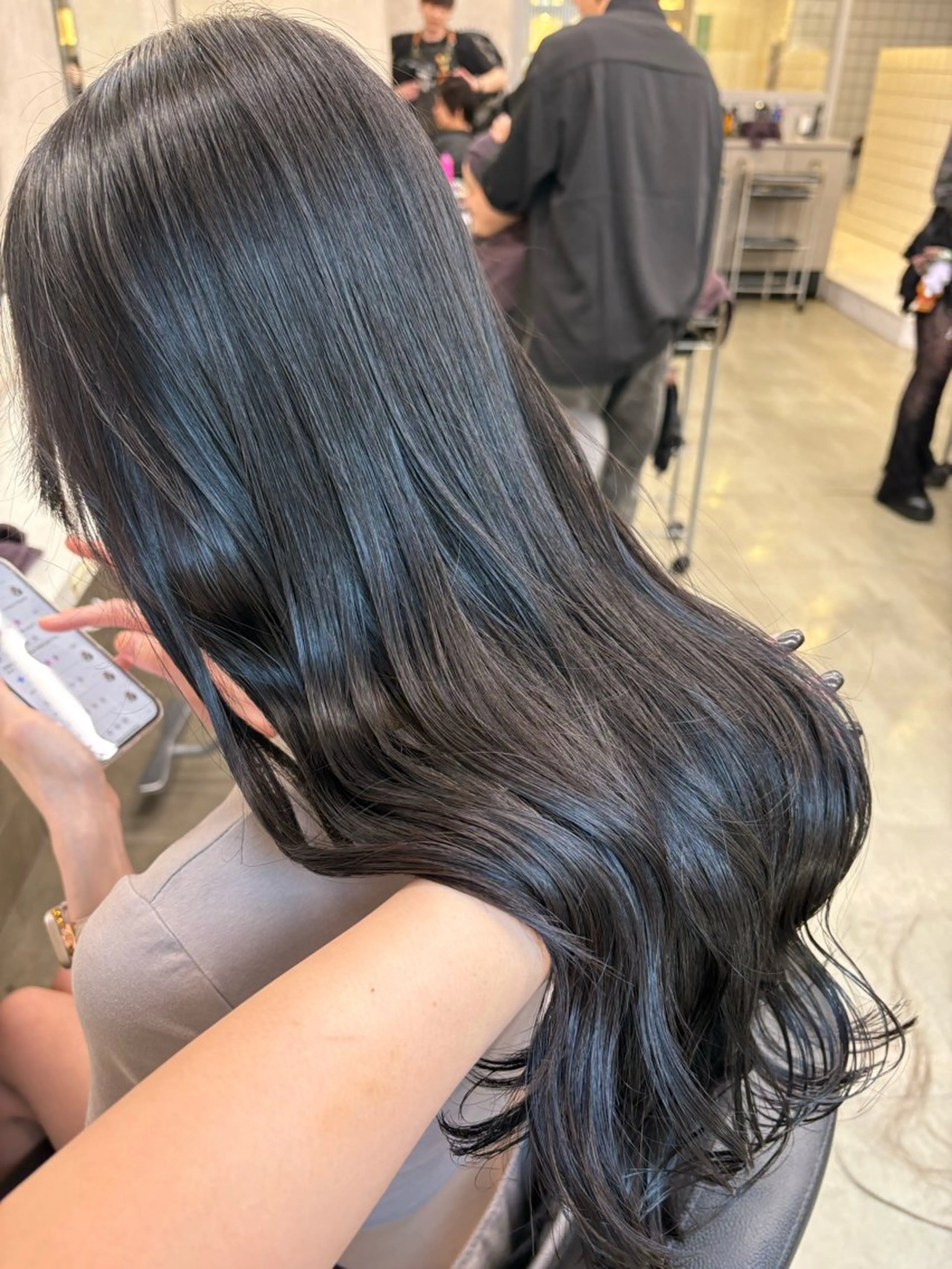 ロング ヘアカラー トリートメント ヘッドスパ ヘアセット 寒色＆ブリーチ特化 寒色MiOのヘアスタイル