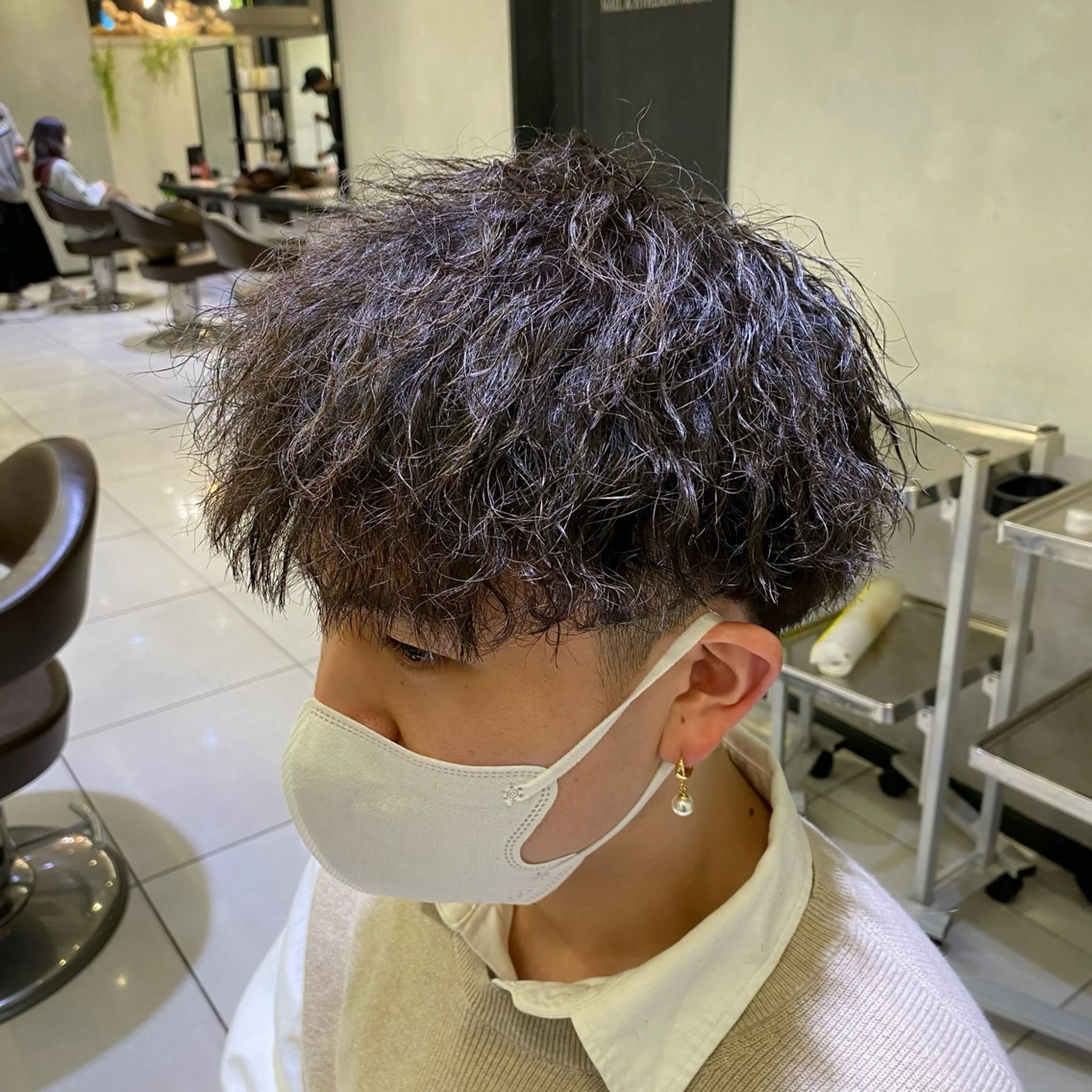 ショート パーマ メンズ メンズパーマ ツイストスパイラルパーマ スパイラルパーマ カット パーマ 野老 海音のヘアスタイル