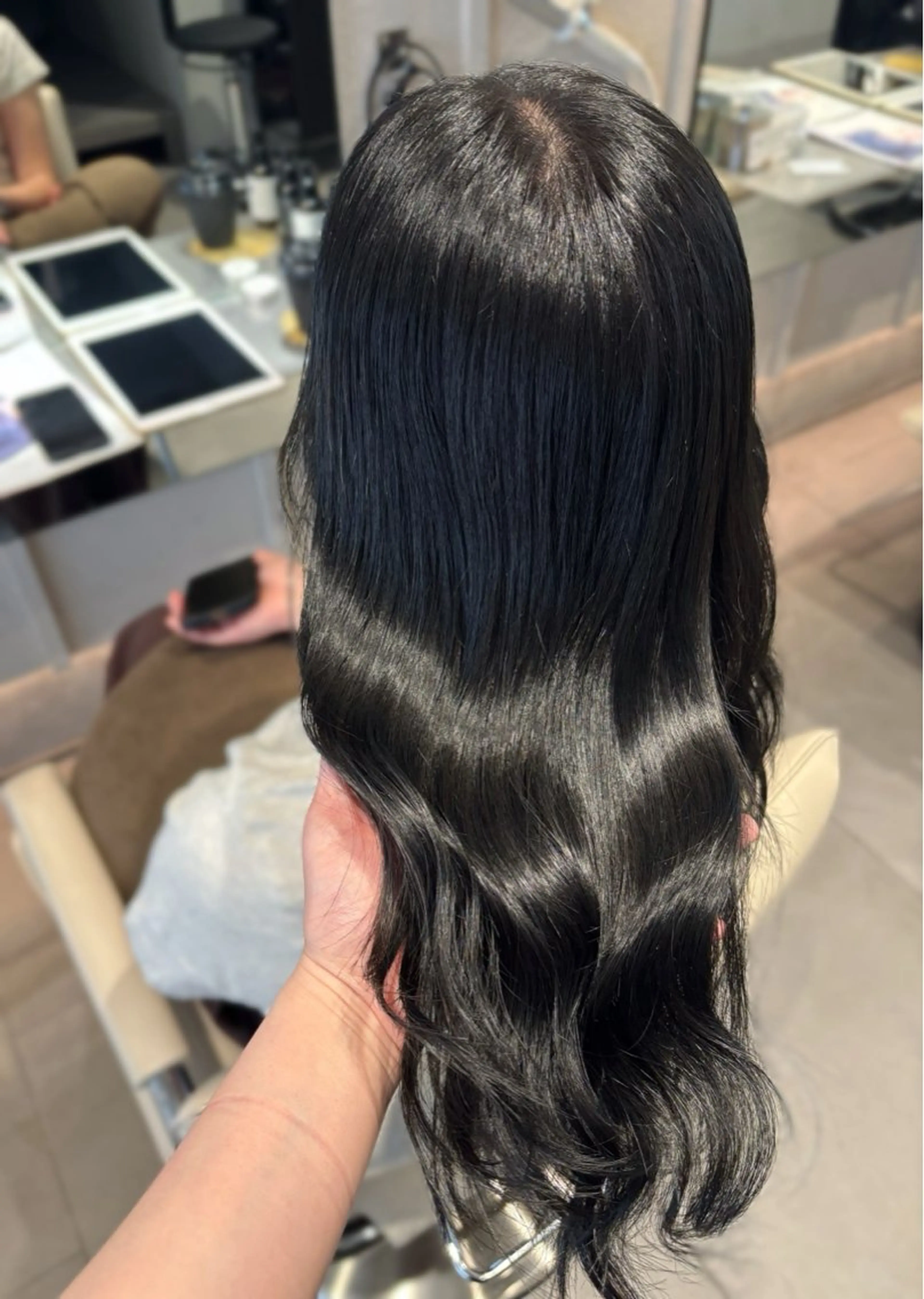 ロング カラー グレージュ オリーブグレージュ オリーブグレー ヘアカラー トリートメント 表参道/ハイトーン /yuiのヘアスタイル