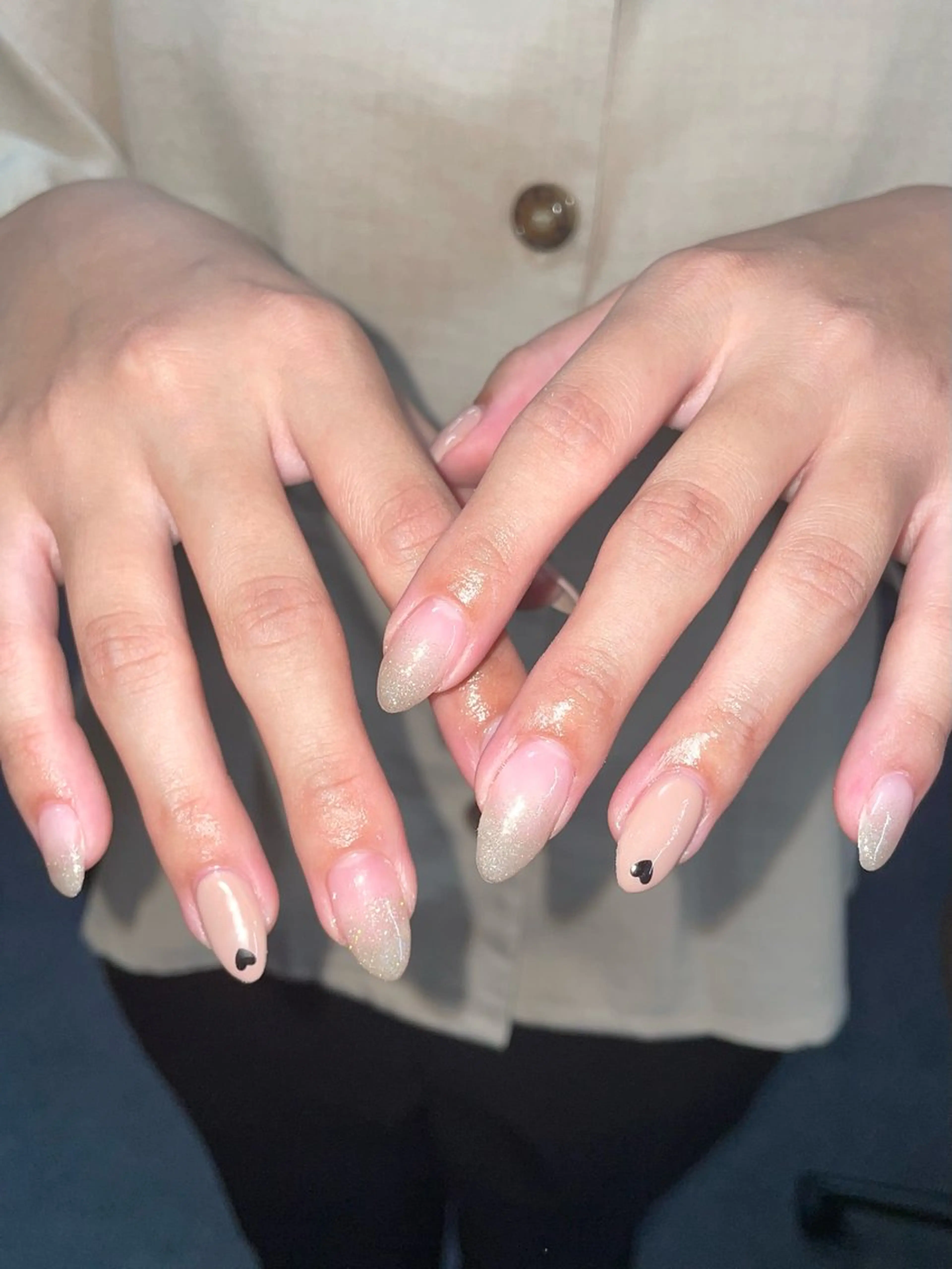 ネイル ハート キラキラネイル ラメ(グリッター) ラメグラデーション オフィスネイル ハンドネイル ハンドケア 🎀NAIL🎀 AI🪄︎︎◝✩のネイルデザイン