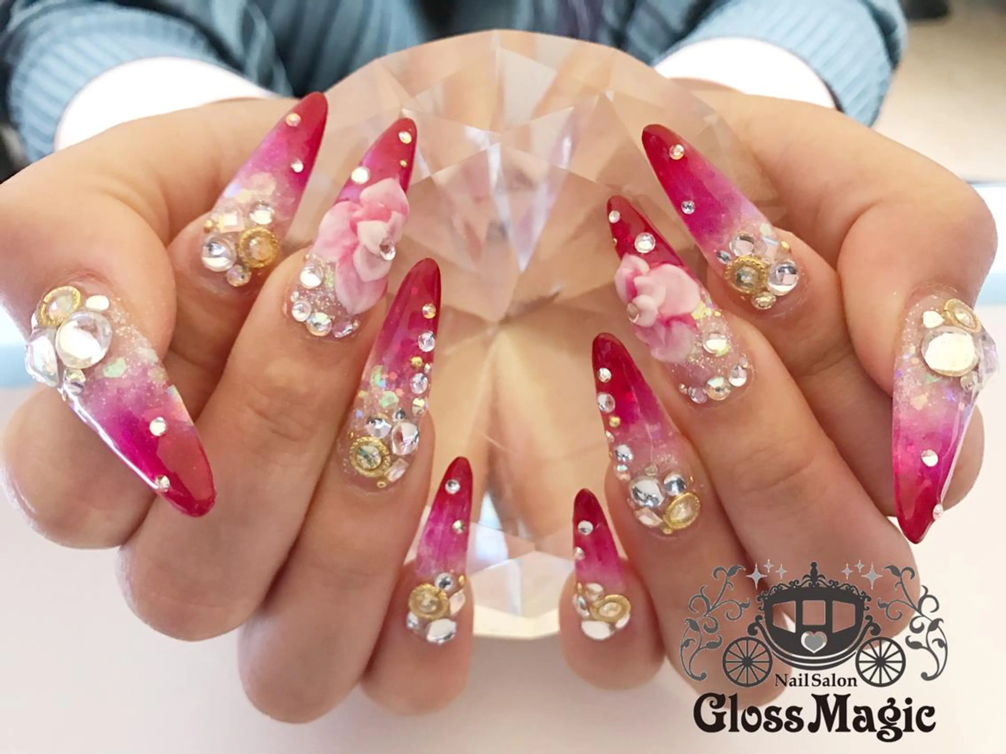 ネイル 成人式 グラデーション ホログラムネイル 赤色 スカルプネイル YUN 💅のネイルデザイン