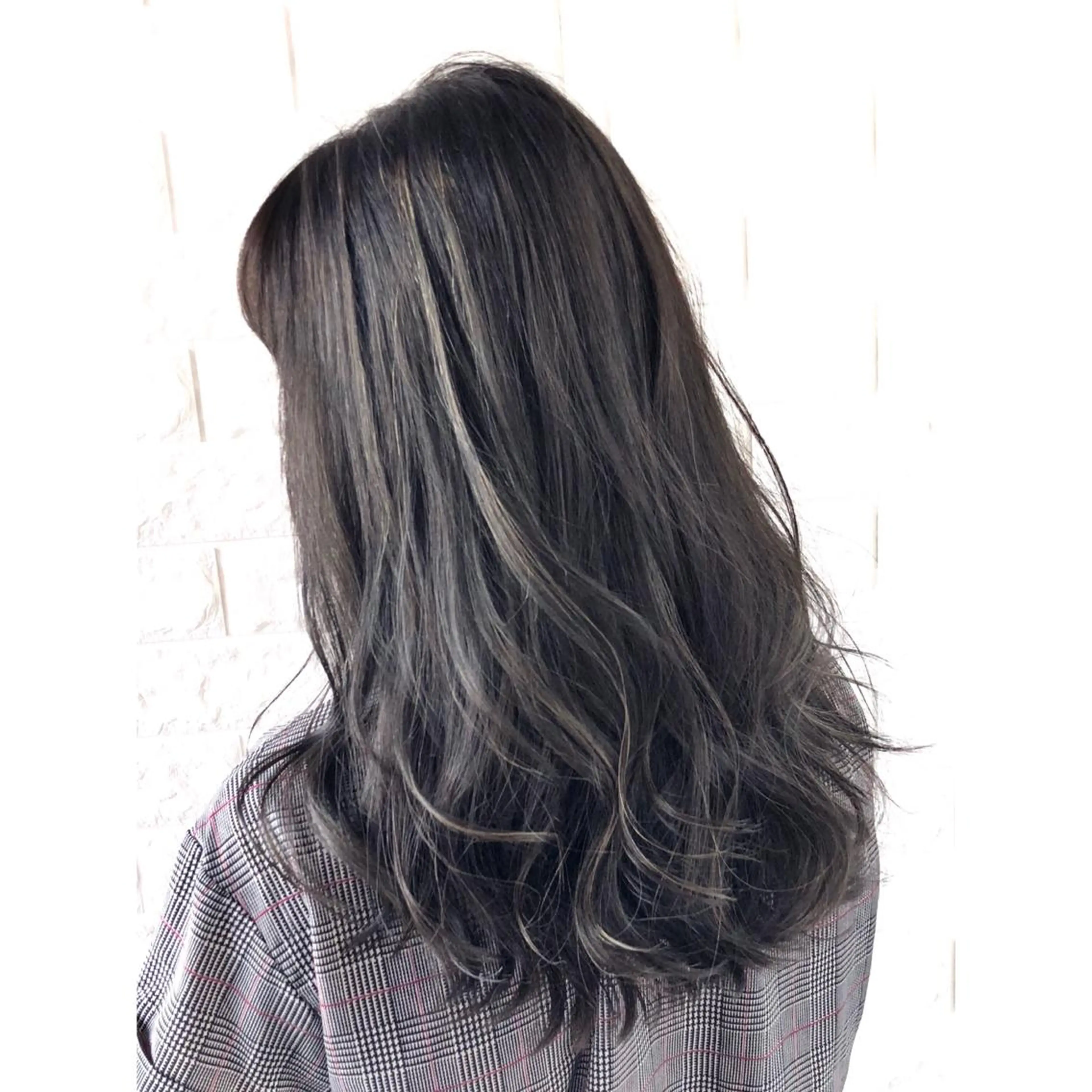 ミディアム カラー 透明感カラー グレージュ ハイライトカラー ハイライト KIZU 髪質改善 オカルト怪談のヘアスタイル