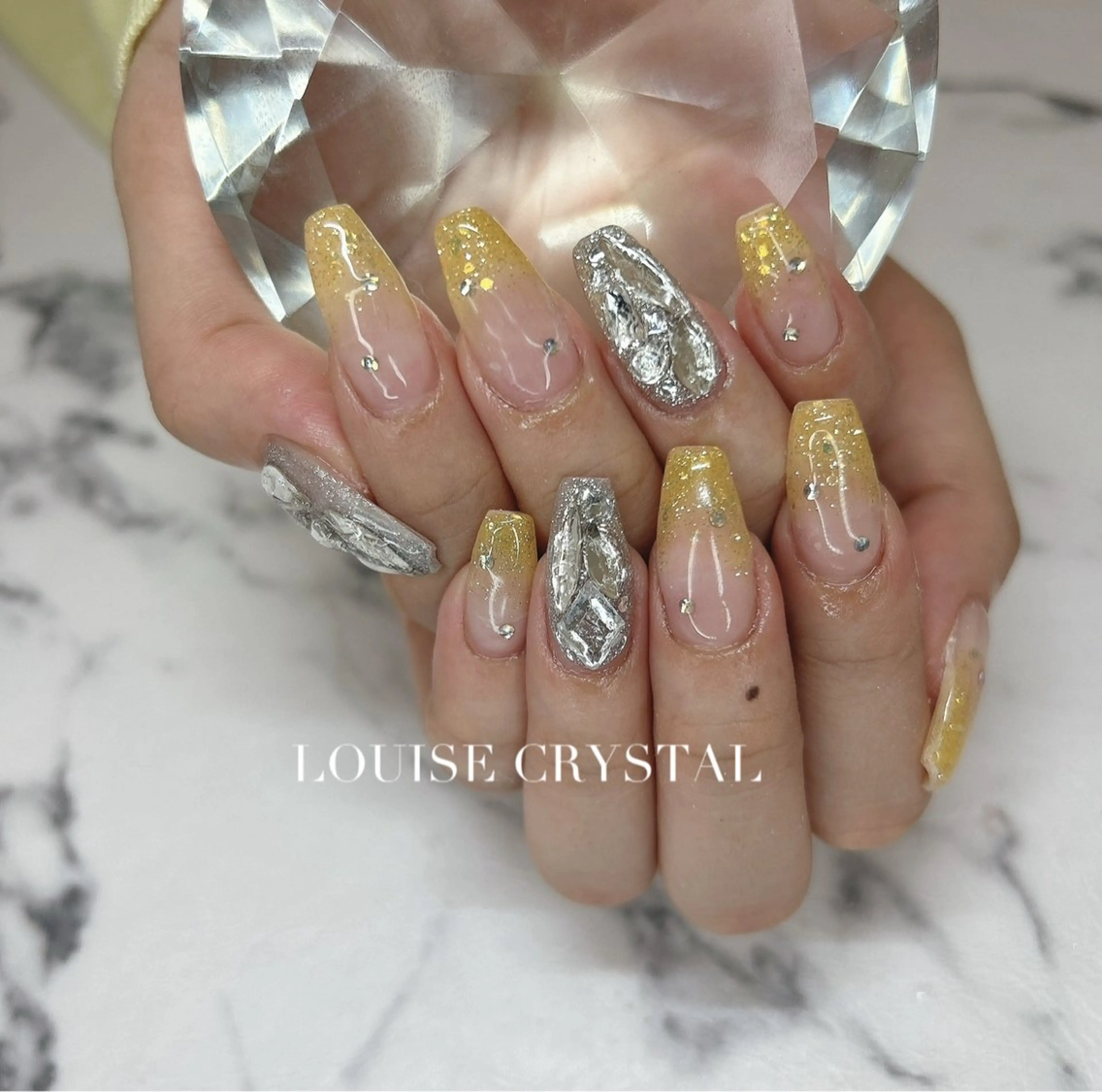 ネイル ハンドネイル LOUISE CRYSTALのネイルデザイン