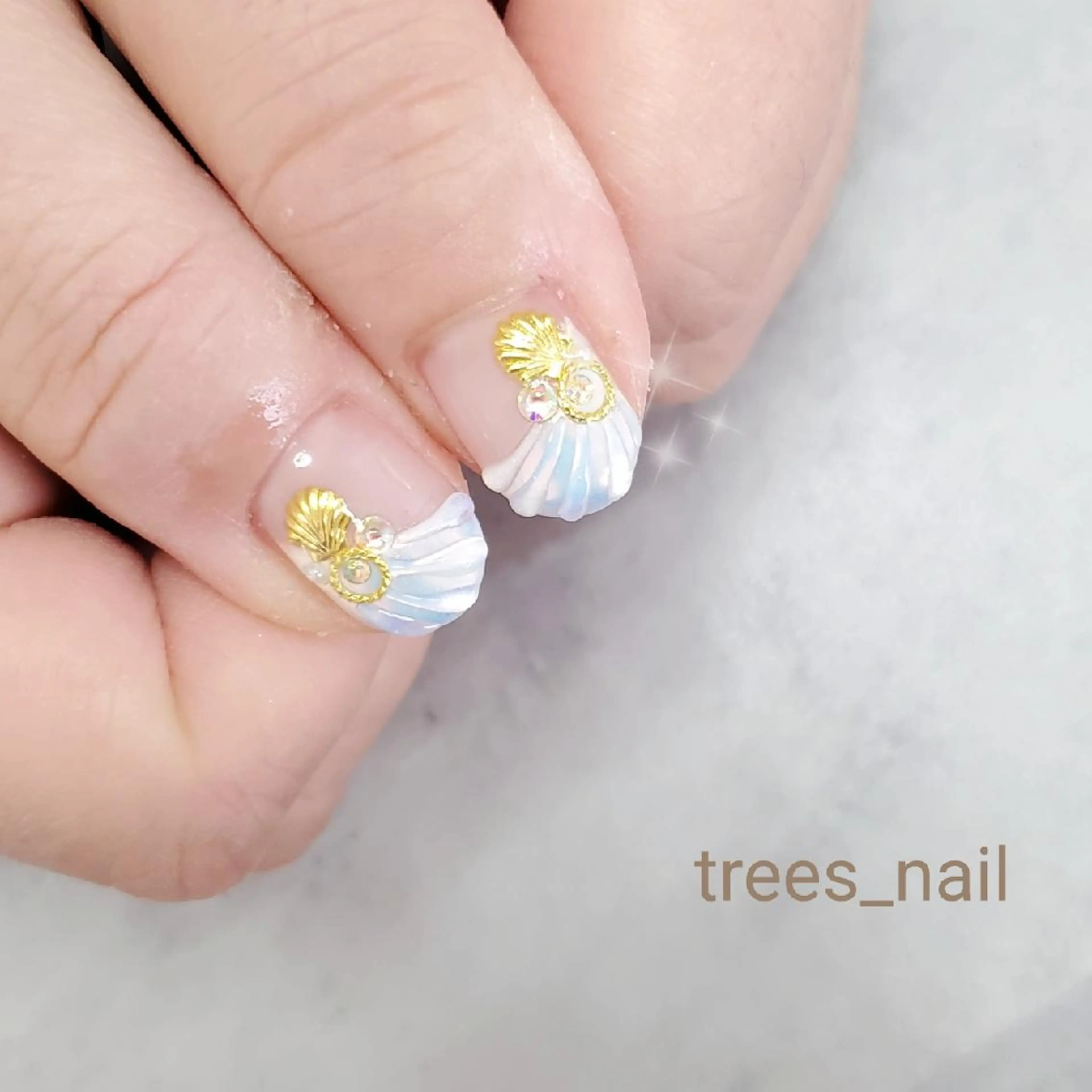 ネイル オーロラネイル ミラーネイル ピンク ぷっくりネイル パープル ハンドネイル フットネイル trees_ nailのネイルデザイン