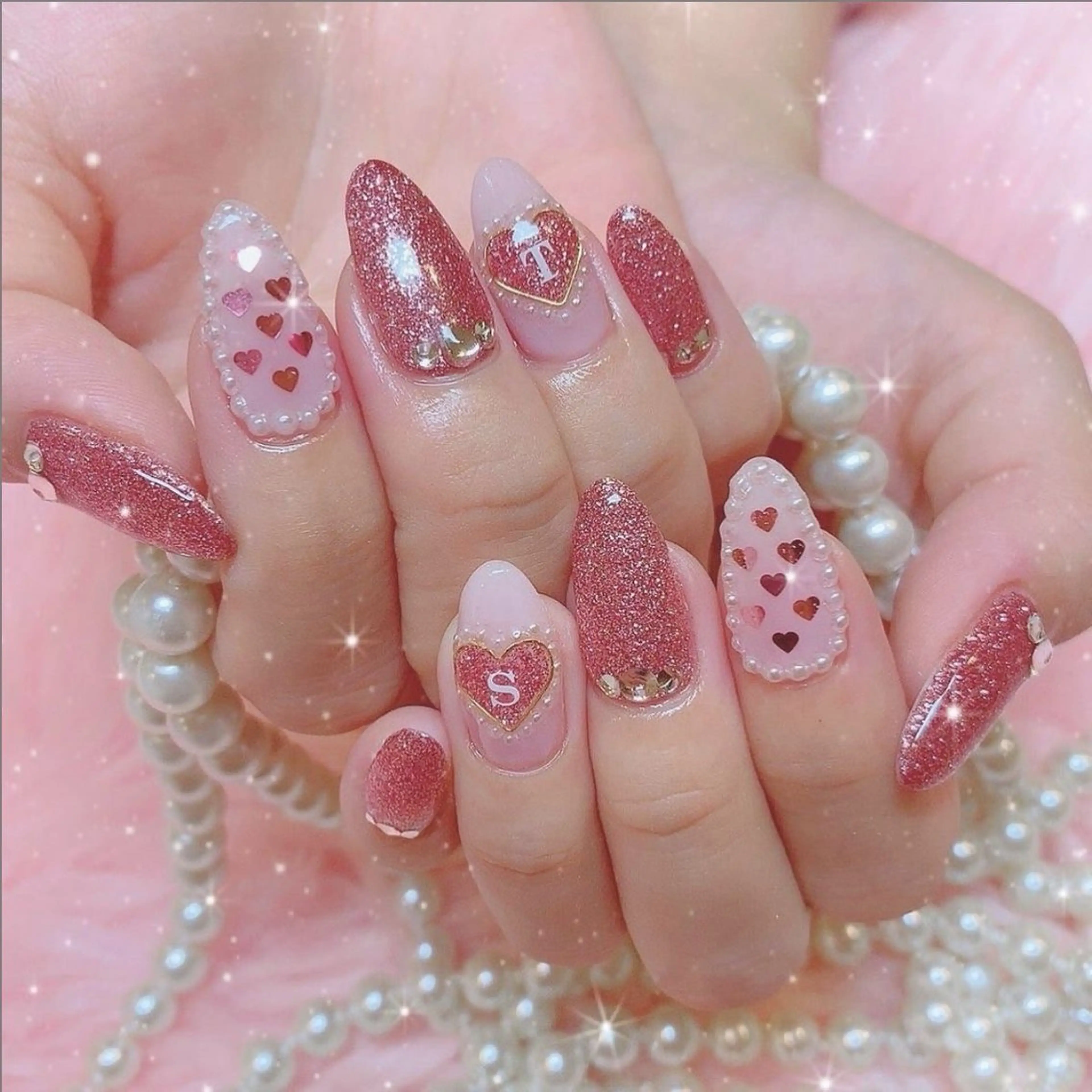 ネイル マグネットネイル ピンク ネイルチップ 冬ネイル クリスマス ハンドネイル Lee Nailsのネイルデザイン