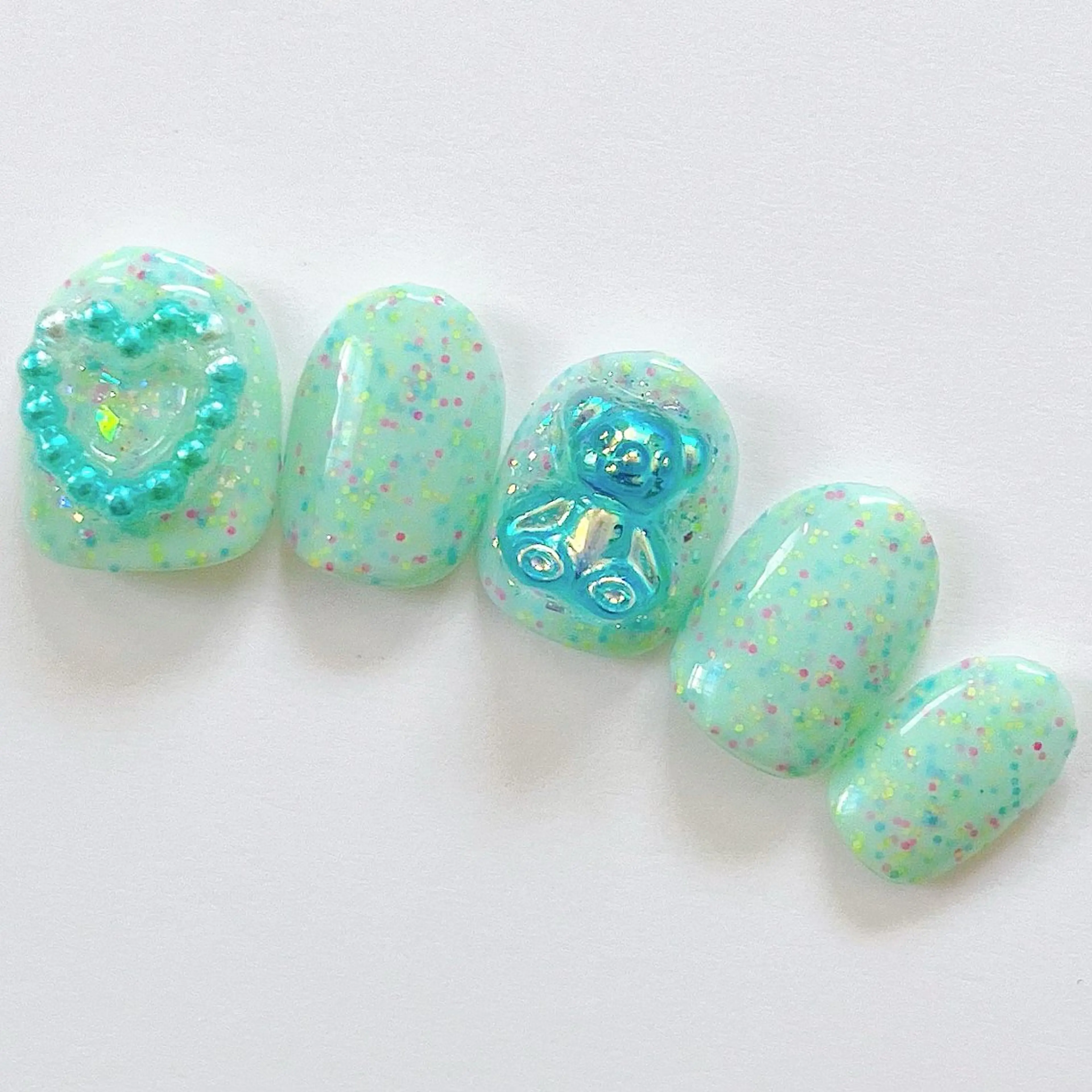 ネイル グリーン ハンドネイル いちごパフェ ゆいのネイルデザイン