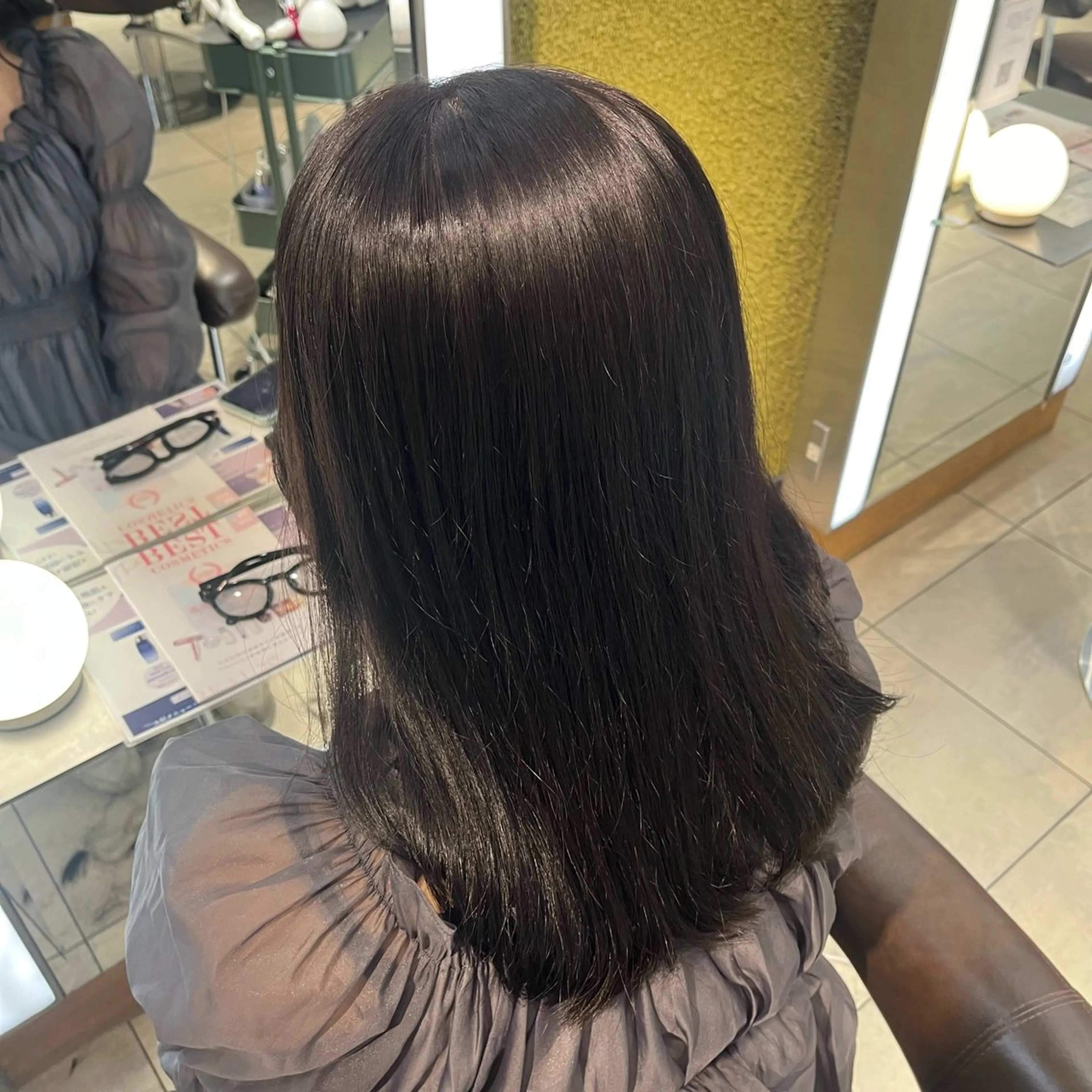 ミディアム カラー ブラウンカラー グレージュ カット 顔周りカット/ 透明感カラー/ユナのヘアスタイル