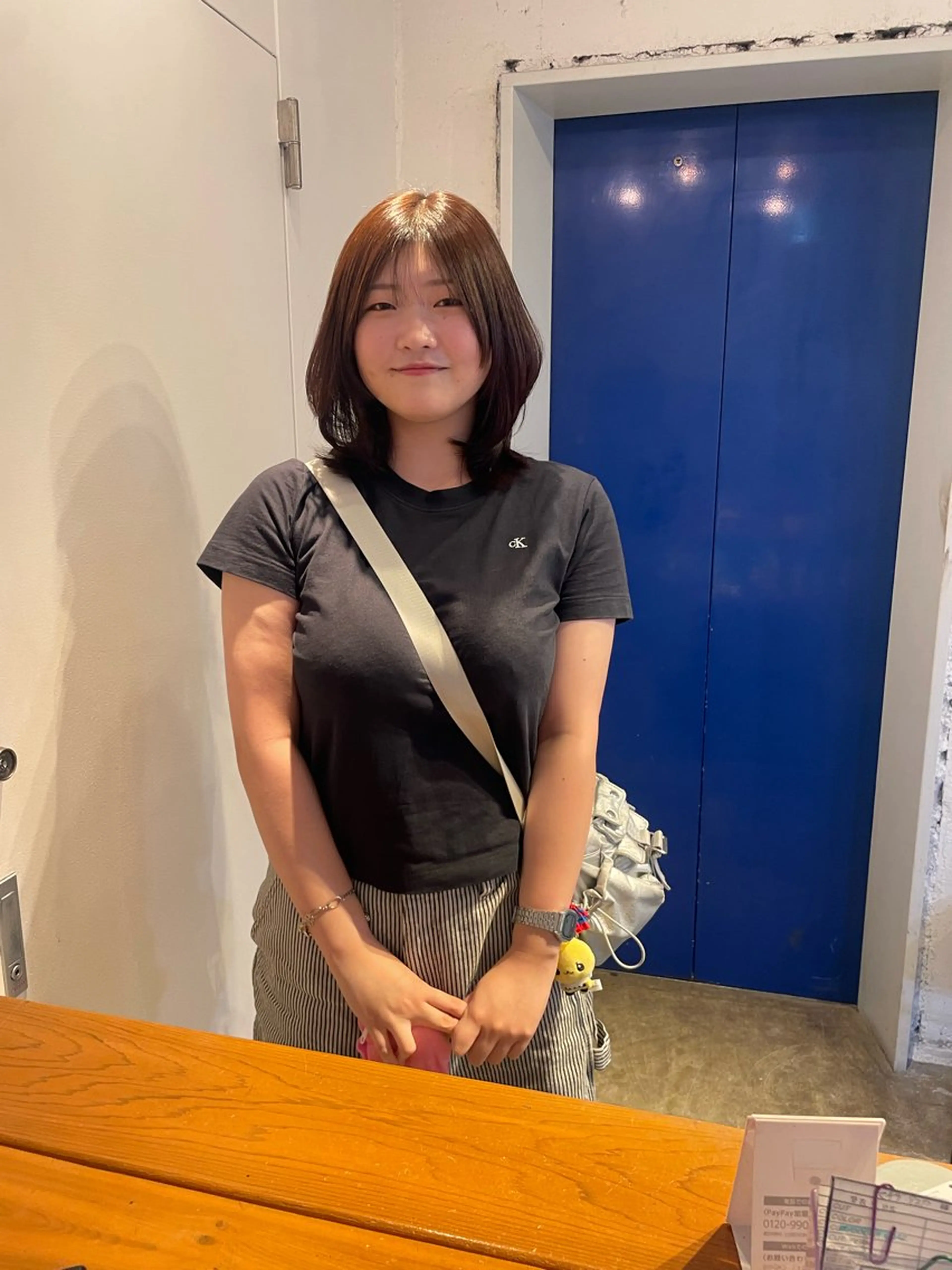 ミディアム カラー ミディアムレイヤー レイヤーカット カット ヘアカラー トリートメント MIOベージュカラー 柔らかいカラーのヘアスタイル