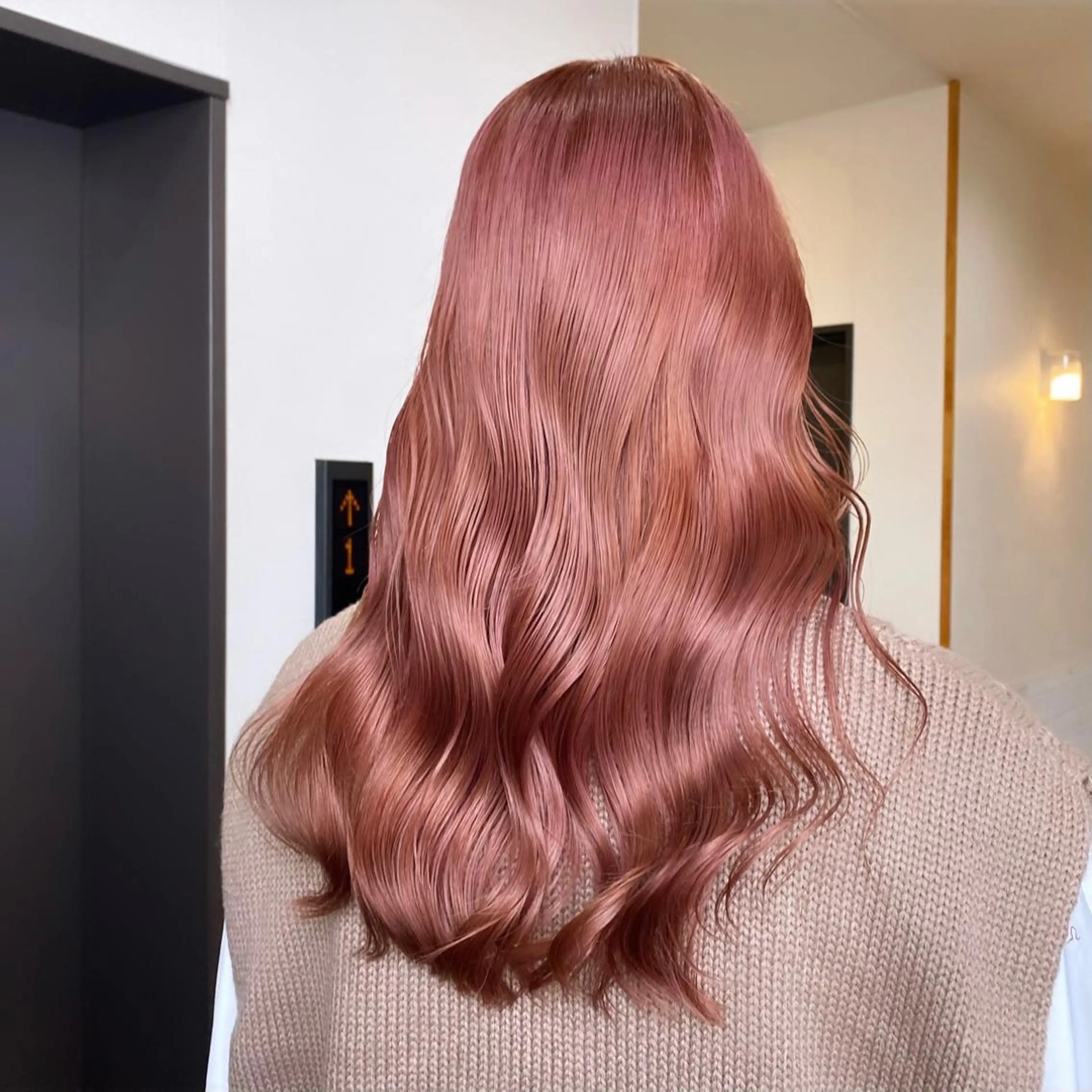 ミディアム カラー ベージュカラー Hair & make Lamp所属・梅田のブリーチ特化 美容師KAI🥰のヘアスタイル