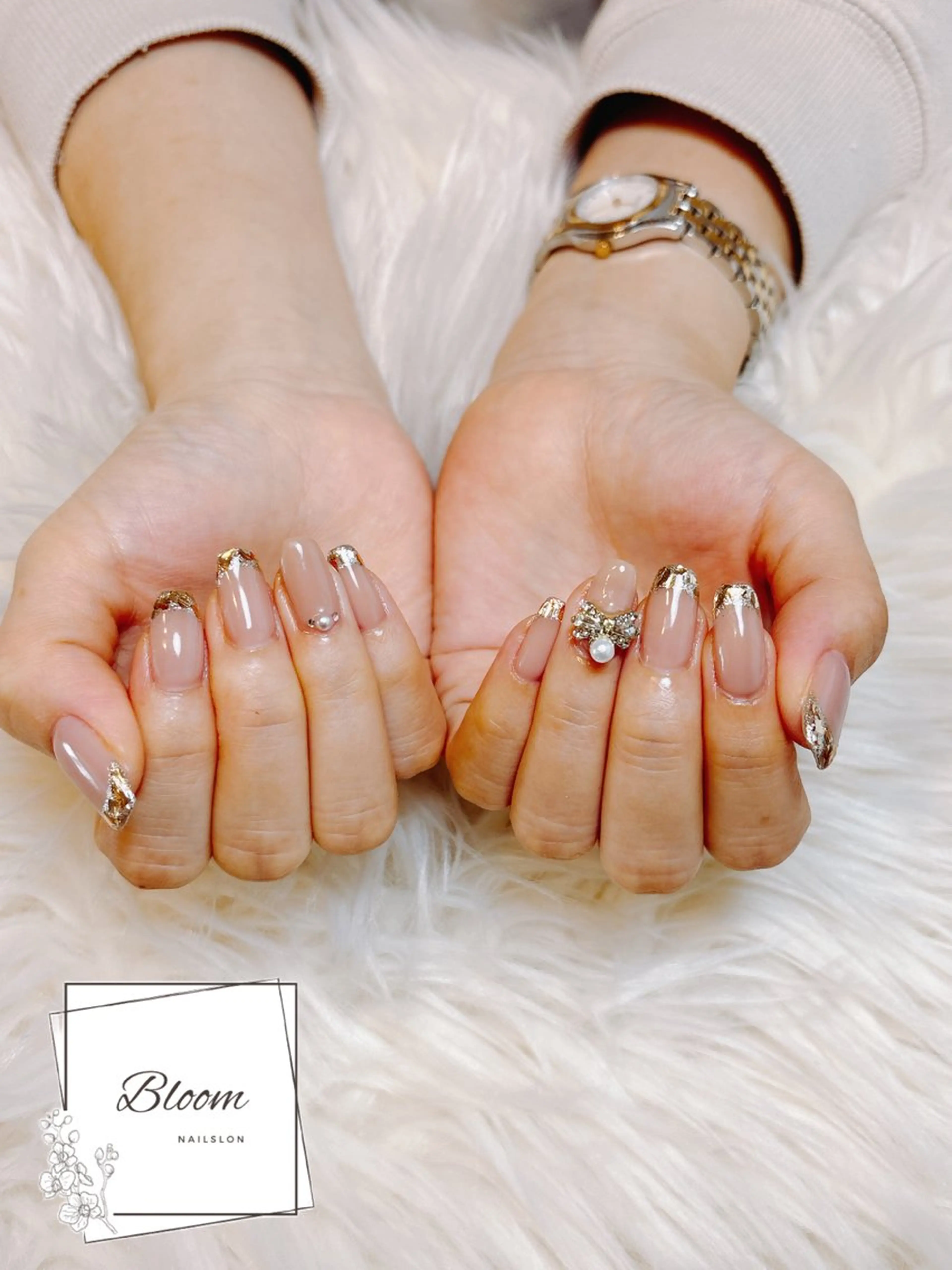 ネイル アートネイル フレンチネイル ジェルネイル ガラスフレンチ ゴールド Bloom Nail Salonのネイルデザイン