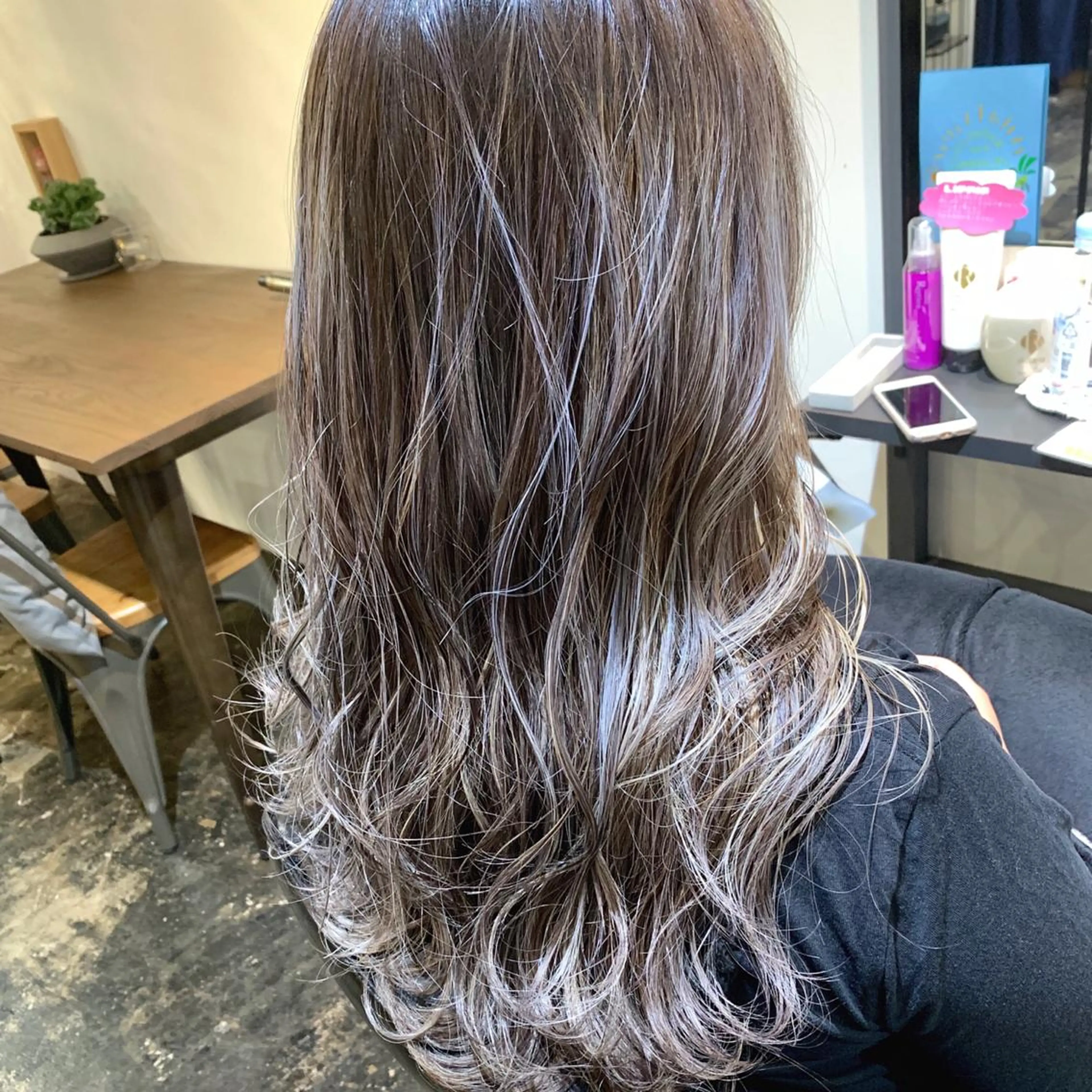 ロング カラー Neale. yumiのヘアスタイル