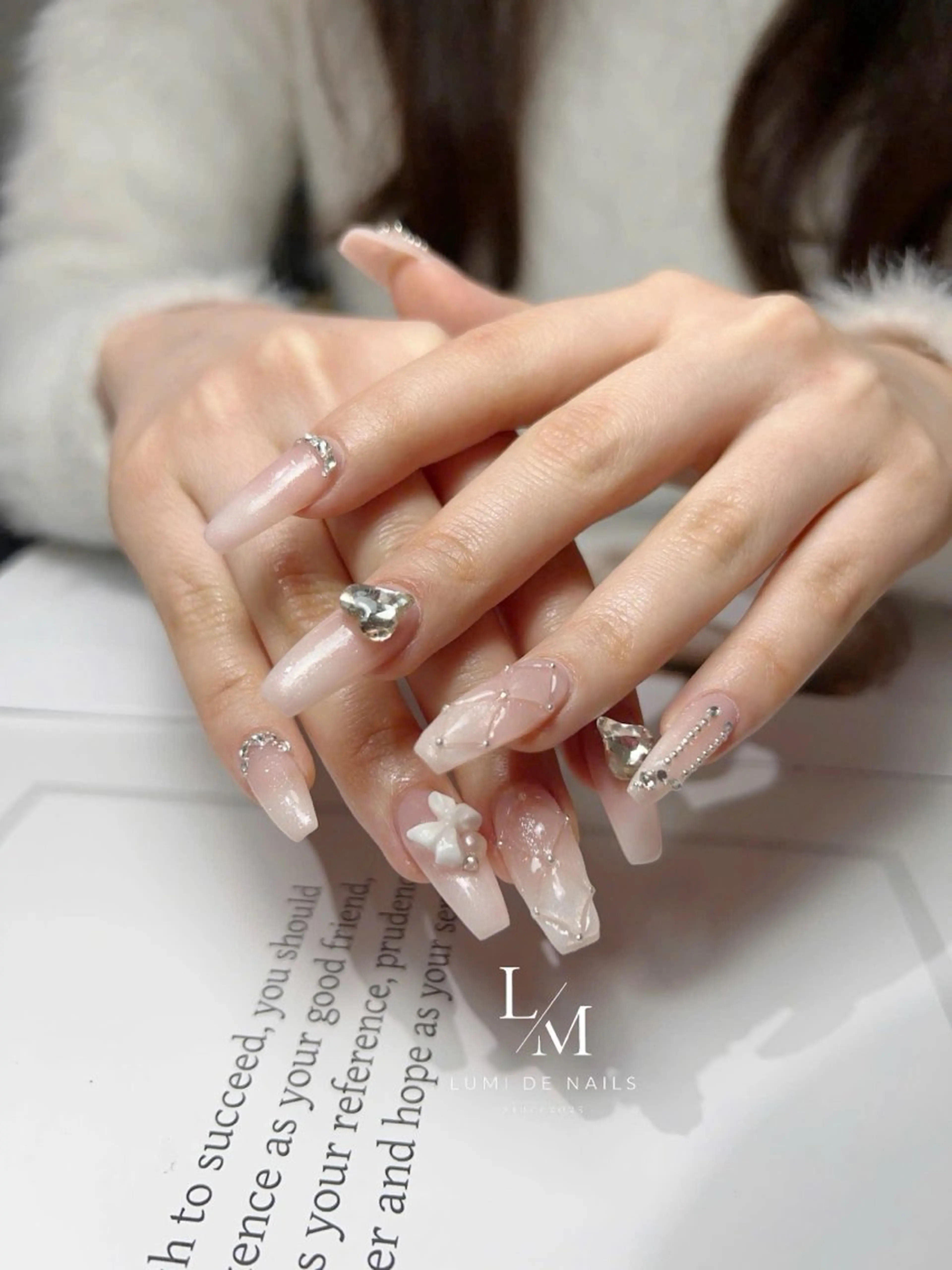 ネイル グラデーション ラメ(グリッター) マグネットネイル ミラーネイル ニュアンスネイル ハンドネイル Lumi de nailsのネイルデザイン