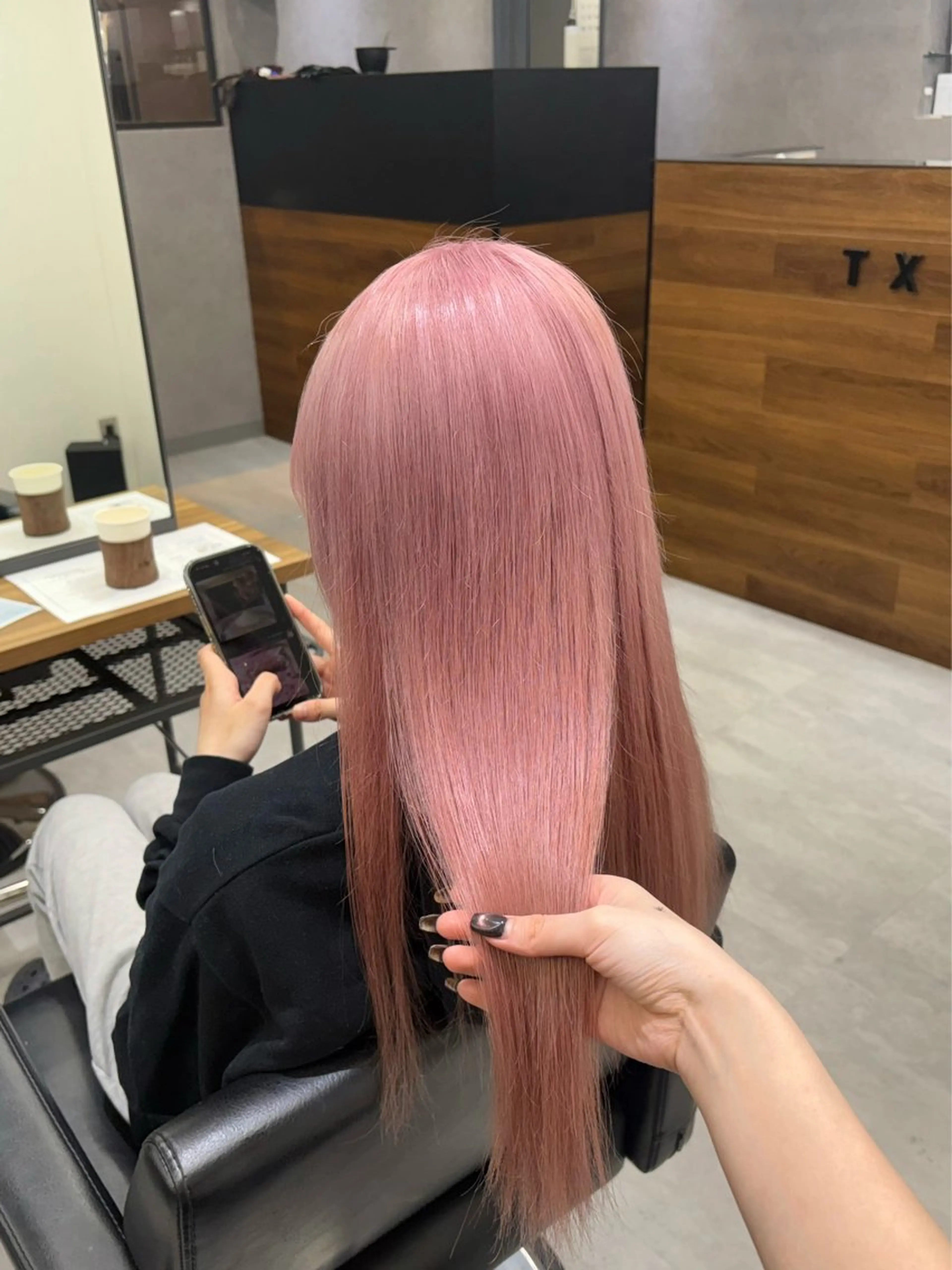 ロング カラー ブリーチ ピンクカラー ヘアカラー トリートメント ENA💗NEXT /ハイトーンエクステのヘアスタイル