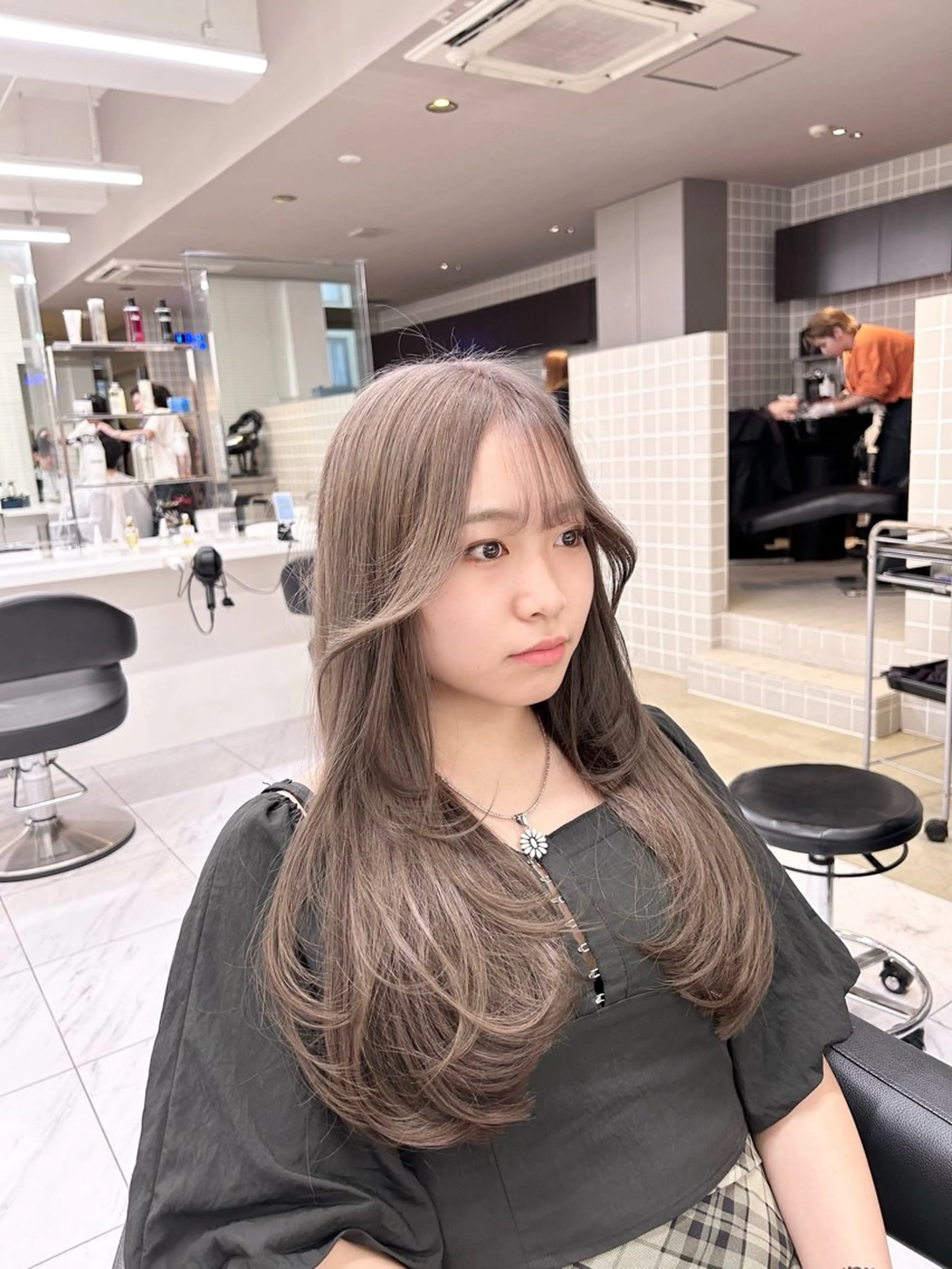 カラー ヘアカラー トリートメント ベージュ/ブラウン/ ナチュラルレイヤーのヘアスタイル