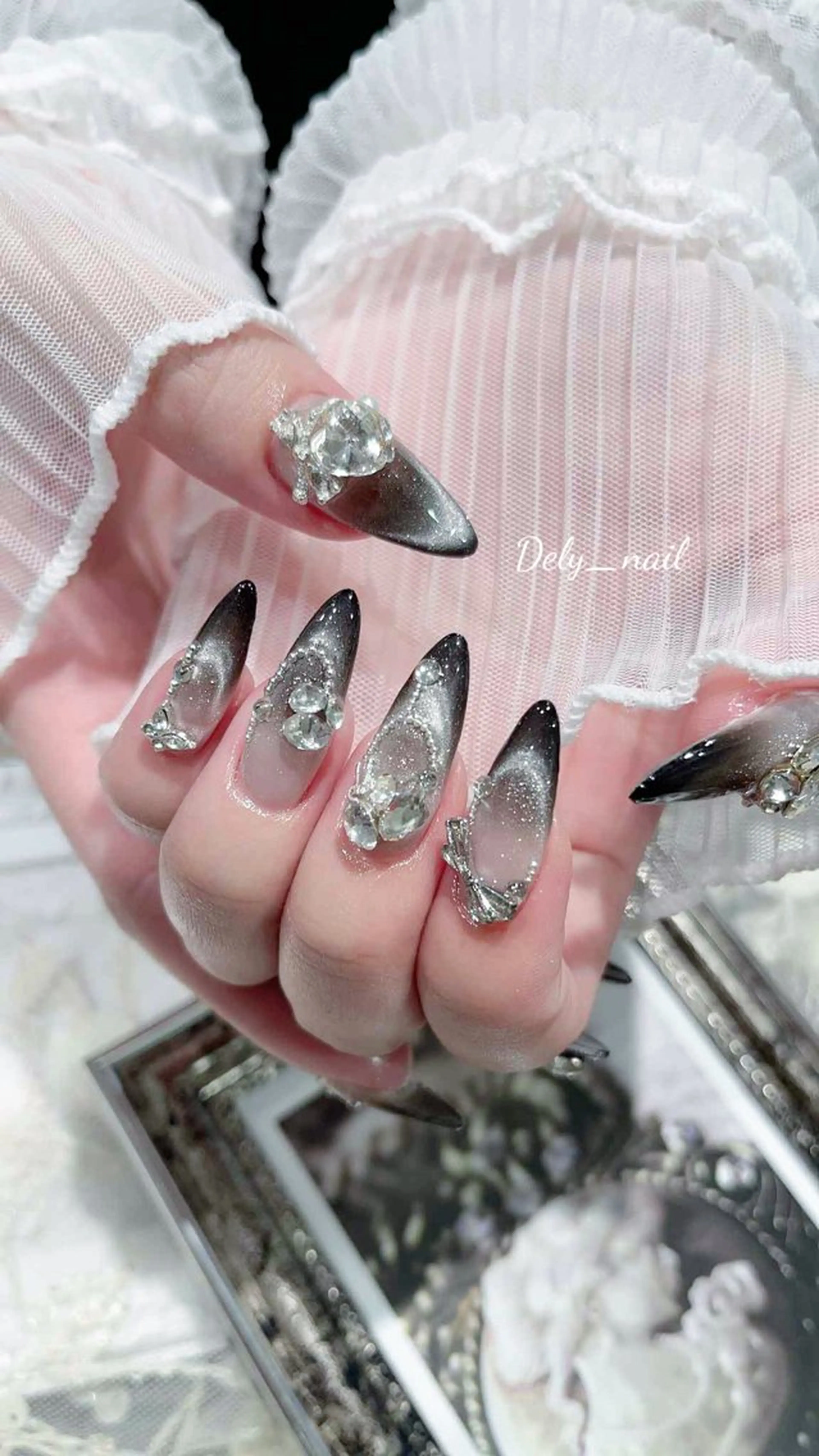 ロング ハンドネイル DELY_NAIL所属・Dely Nailのネイルデザイン