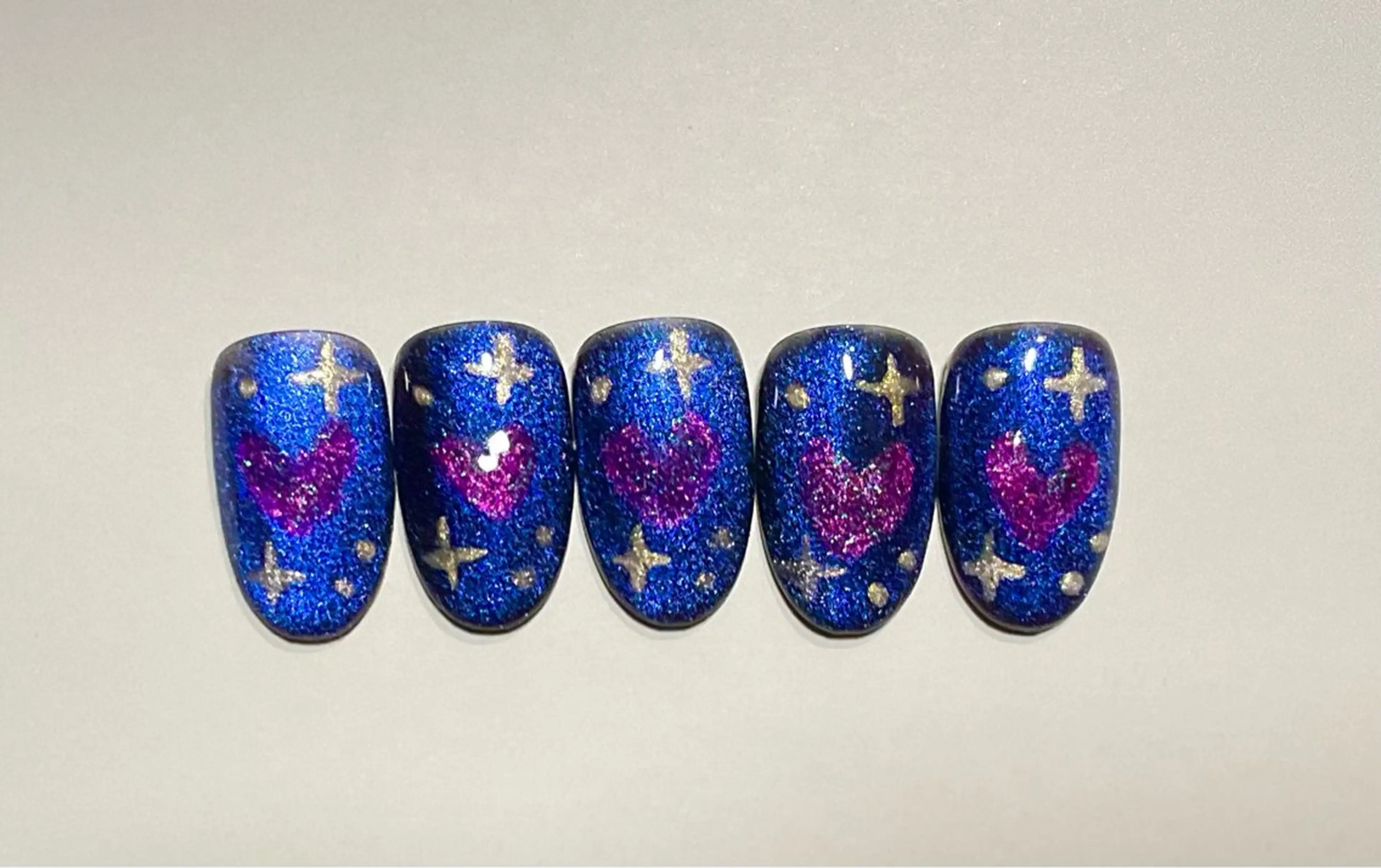 ネイル アートネイル ジェルネイル ハート キラキラネイル マグネットネイル nail spaß所属・WAKALU .のネイルデザイン