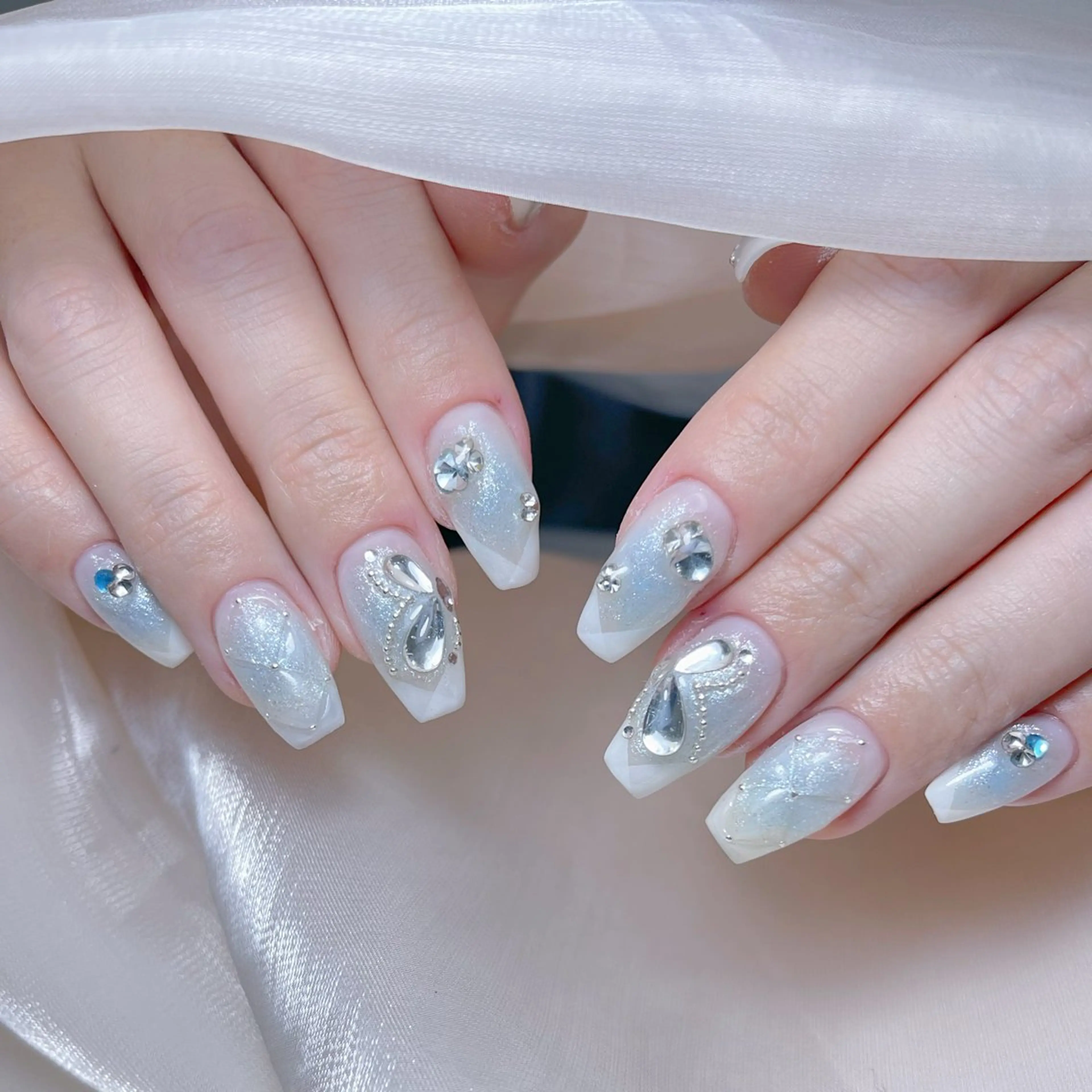 ネイル オーロラネイル フレンチネイル ハート キラキラネイル 韓国ネイル ハンドネイル Melody Nail所属・Melody  3D/スカルプ専門店のネイルデザイン