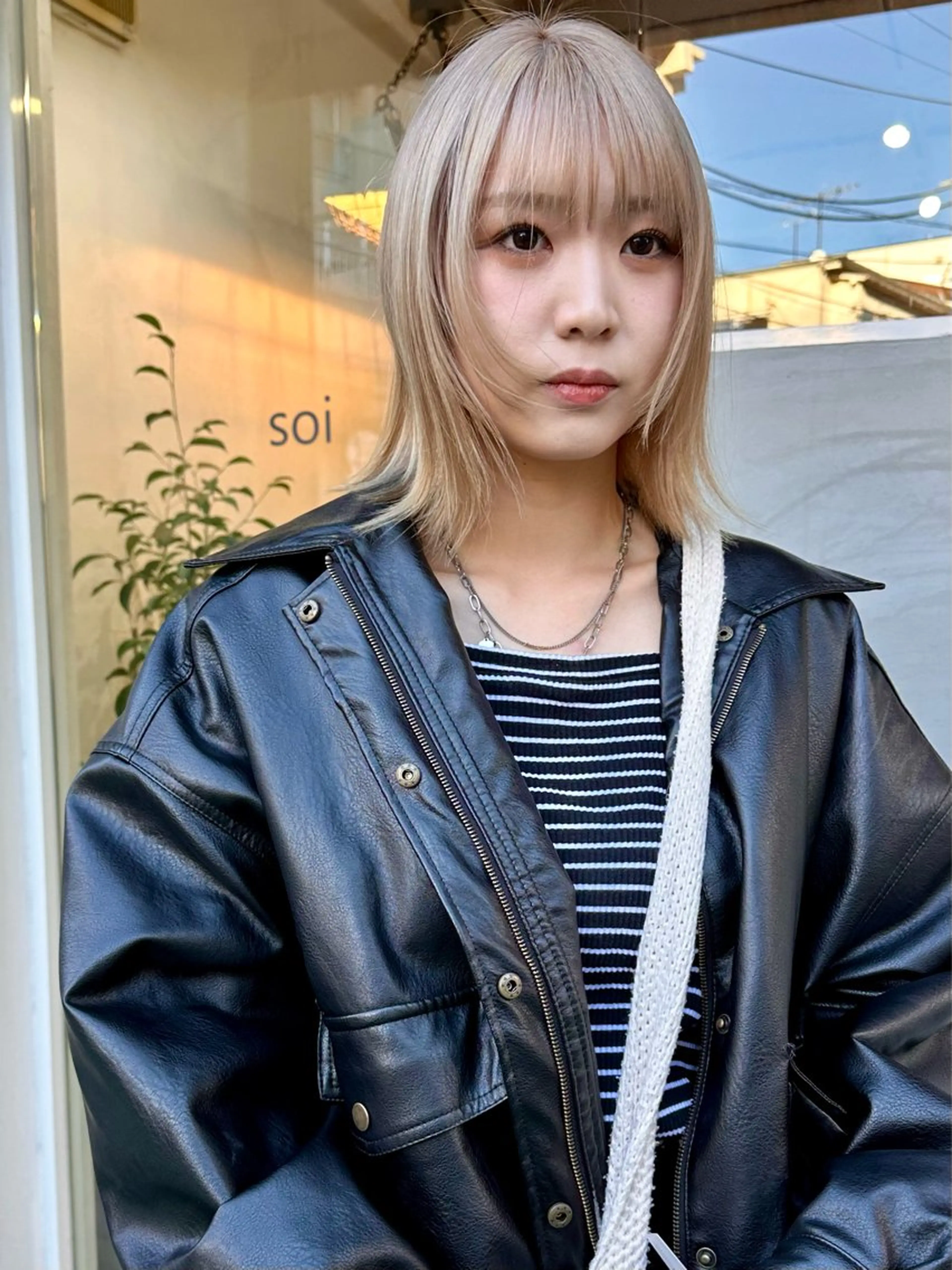 ミディアム カラー ベージュカラー ブリーチ ケアブリーチ ミルクティーベージュ レイヤーカット カット ヘアカラー トリートメント パーマ/透明感カラー /ボブ/吉田一生のヘアスタイル