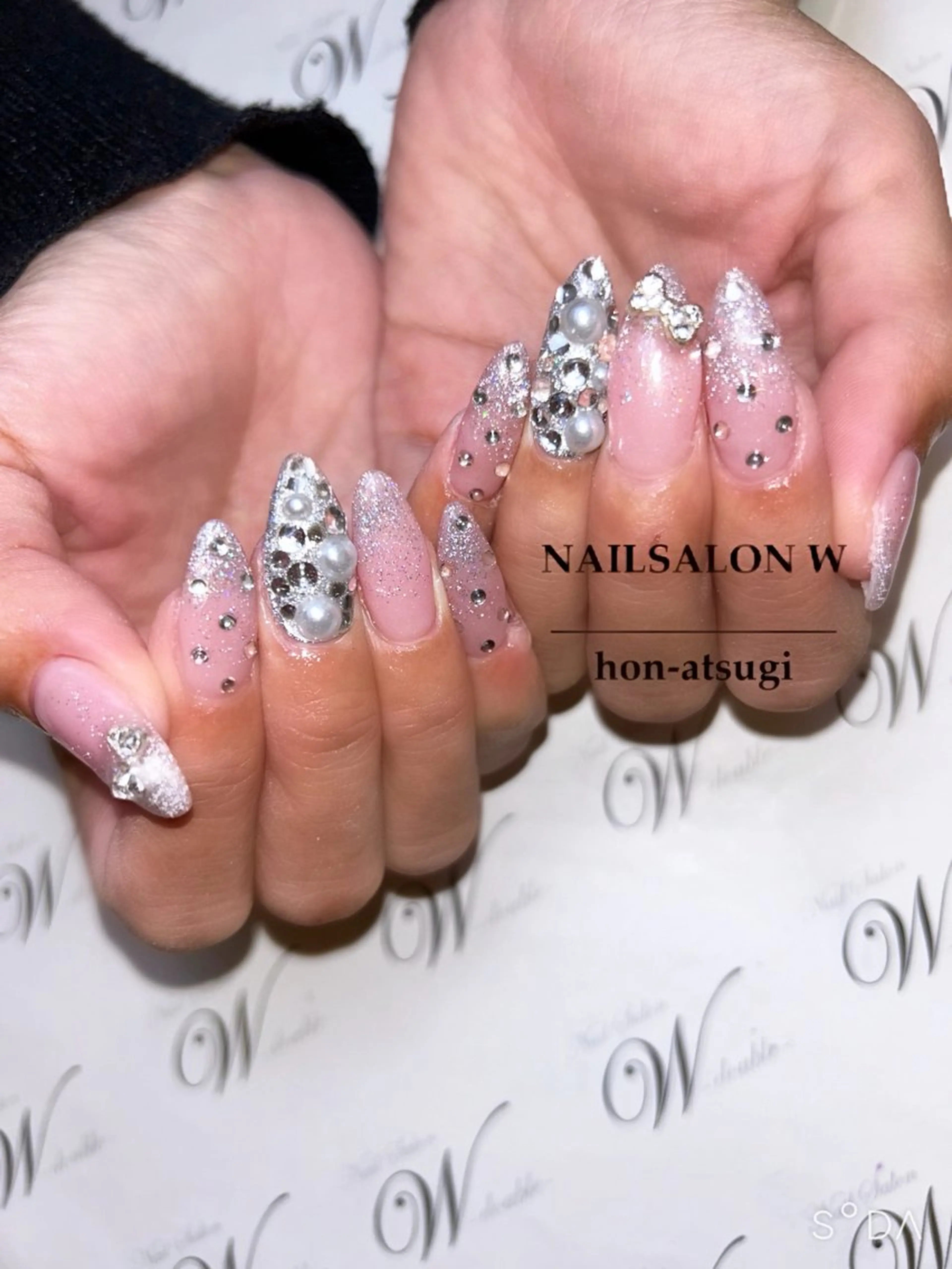 セミロング ハンドネイル ネイルサロン ダブルのネイルデザイン