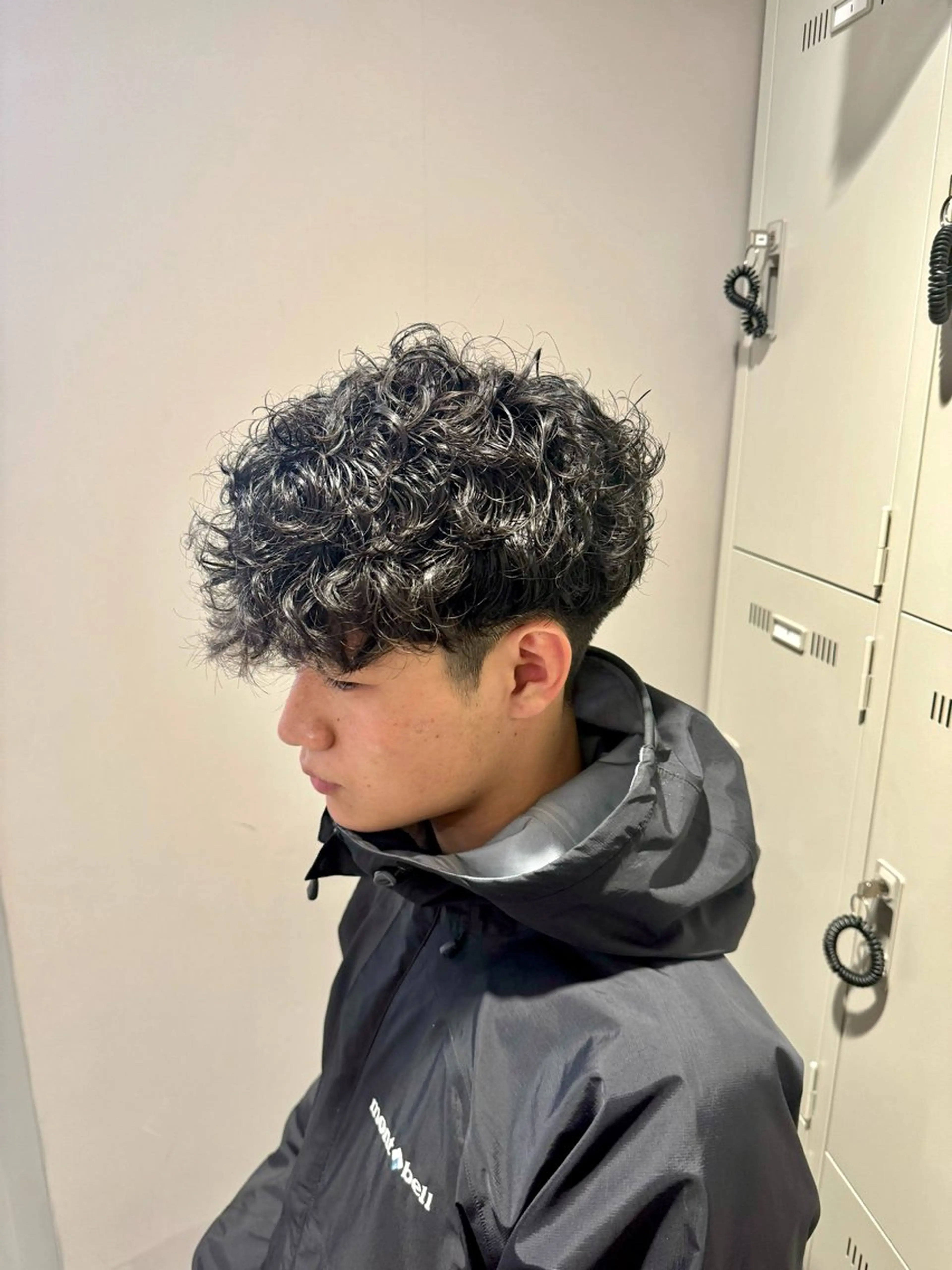 ショート パーマ ヘアアレンジ メンズ メンズパーマ スペインカール 顔まわりカット の達人のヘアスタイル